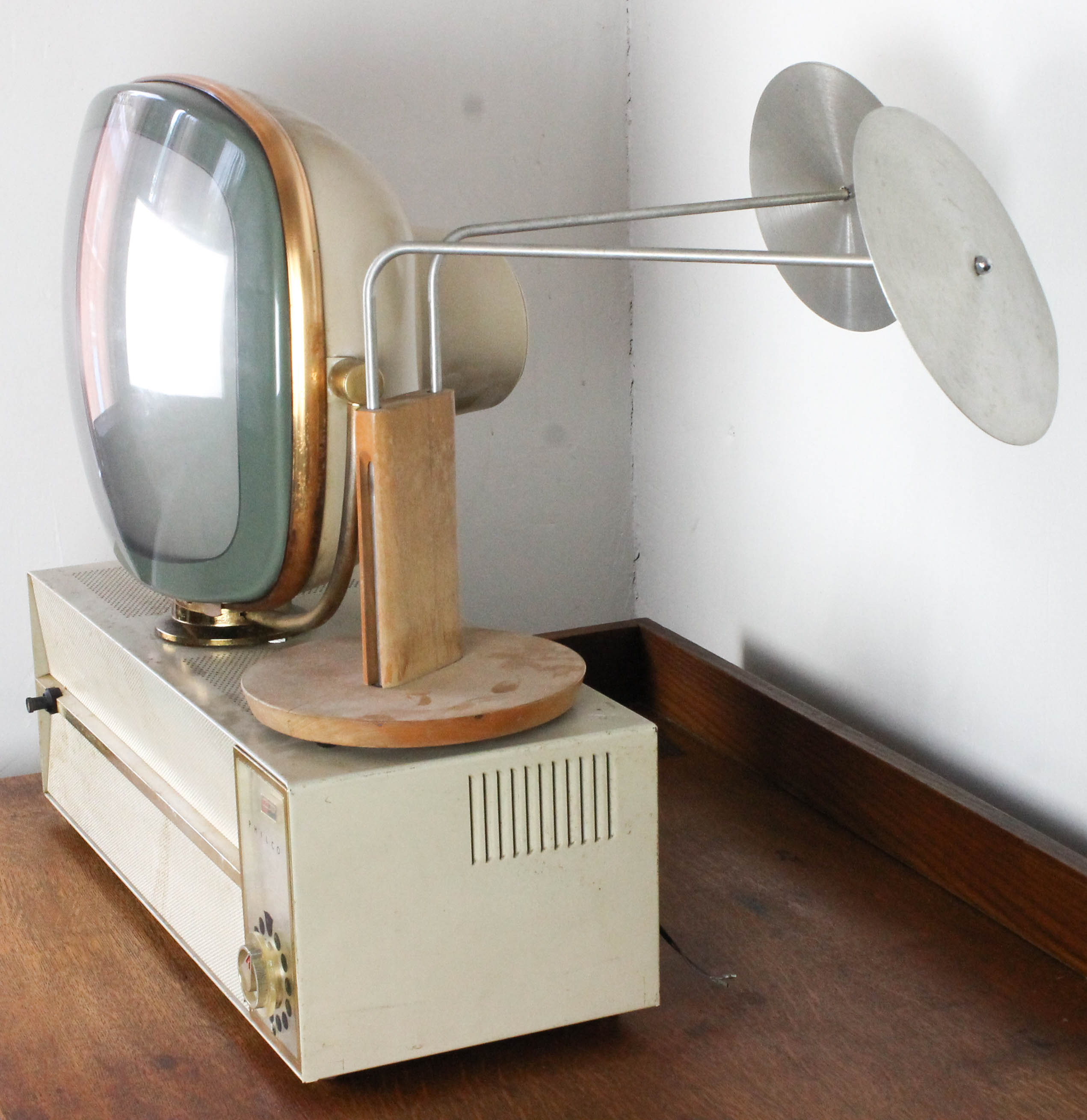 Vintage Philco Predicta Television with Antenna | EBTH