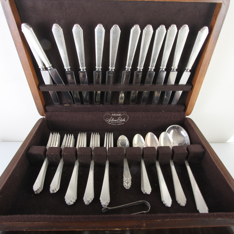 Lunt "Treasure" Sterling Silver Flatware in Box EBTH