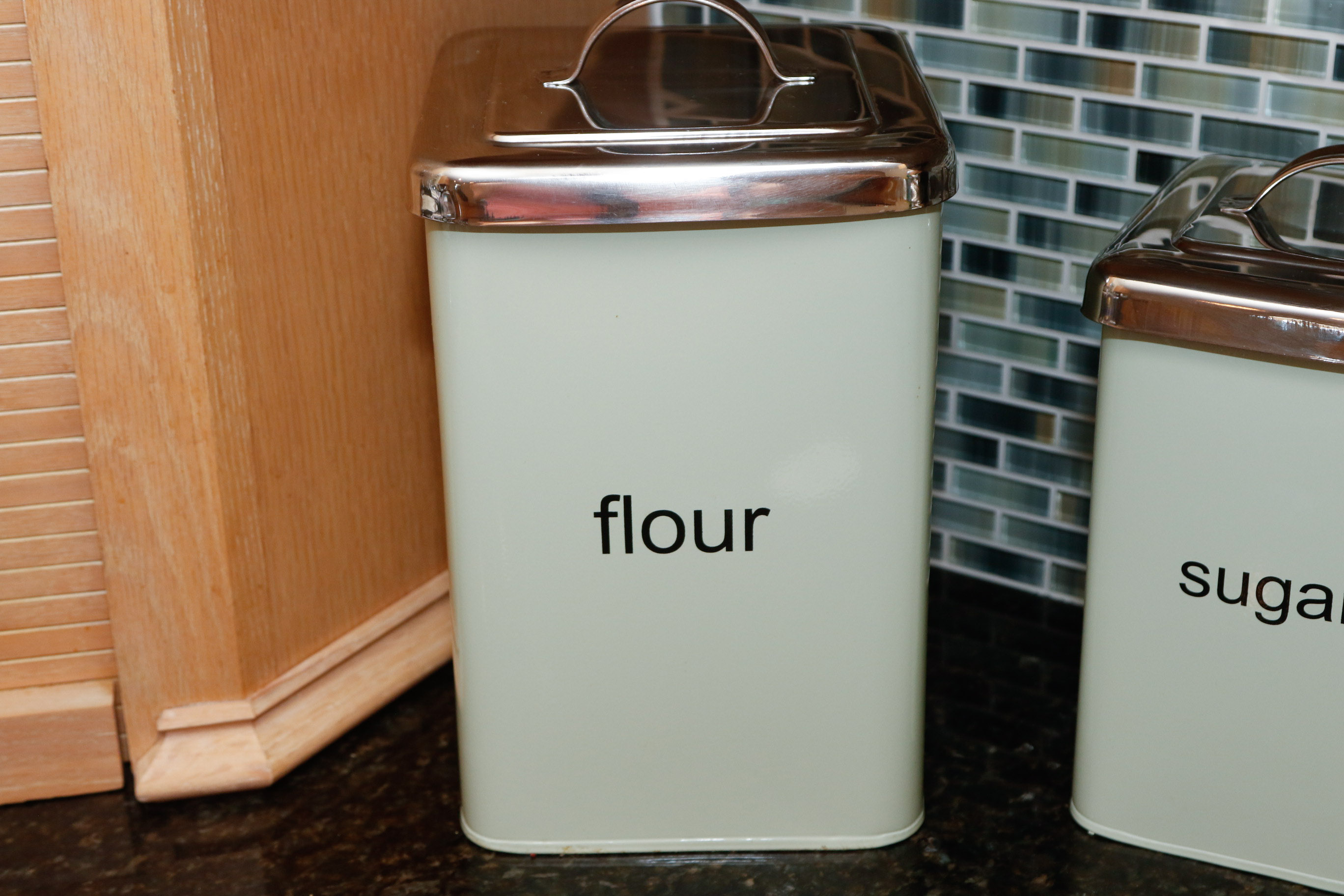 PIer 1 Imports Set of Three Graduated Kitchen Canisters EBTH