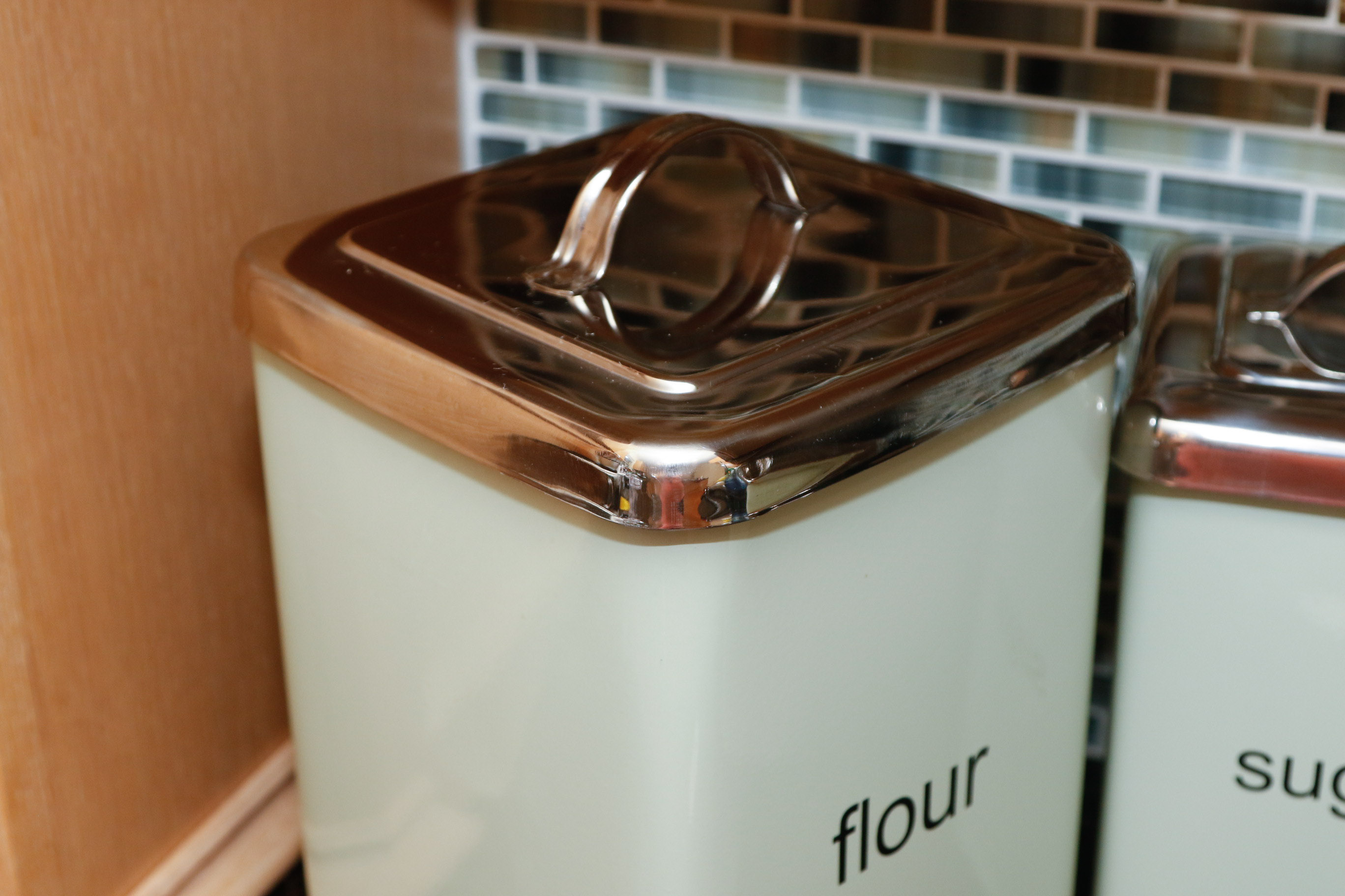 PIer 1 Imports Set of Three Graduated Kitchen Canisters EBTH