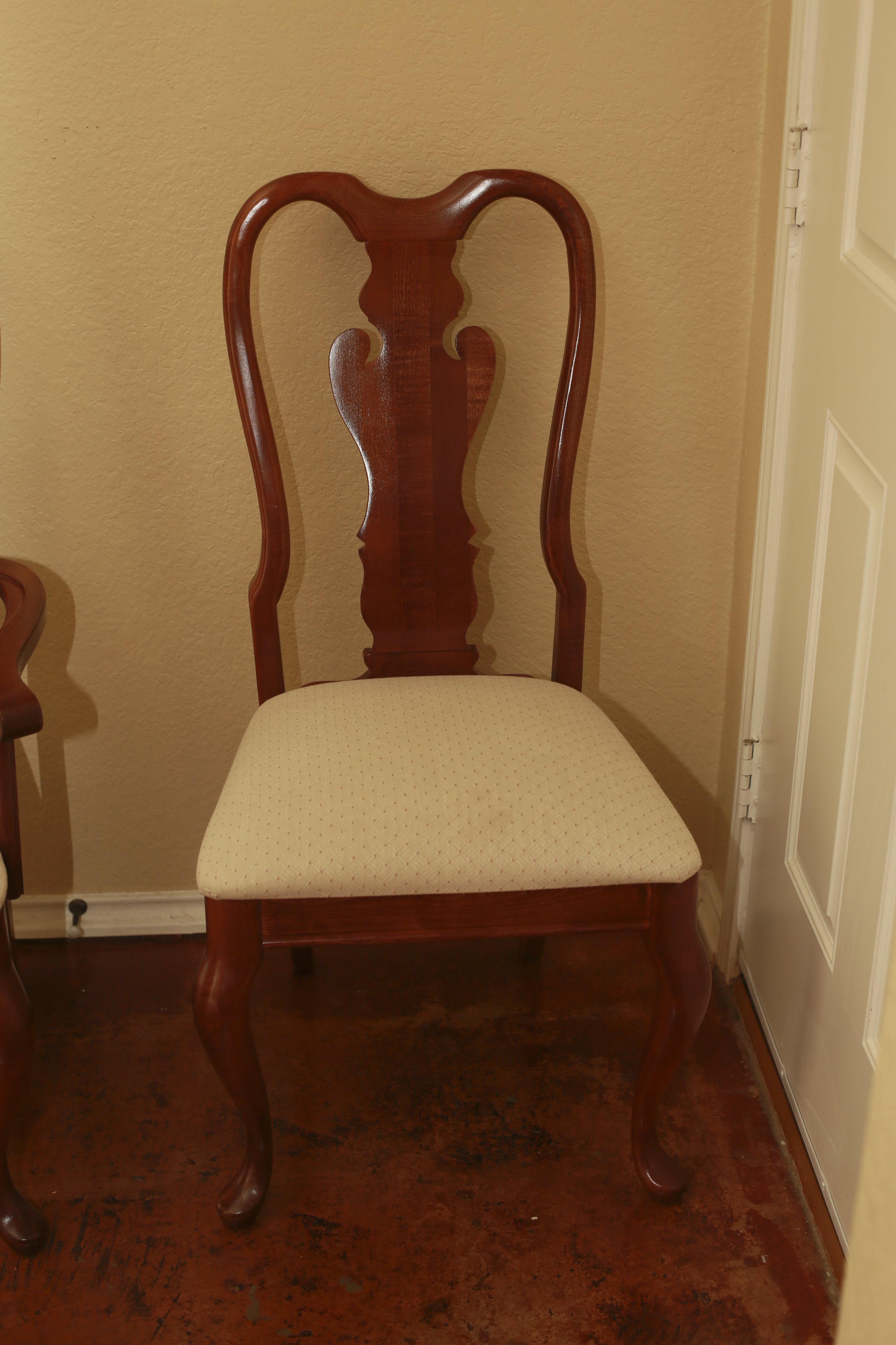 Set of Queen Anne Style Cherry Dining Room Chairs EBTH
