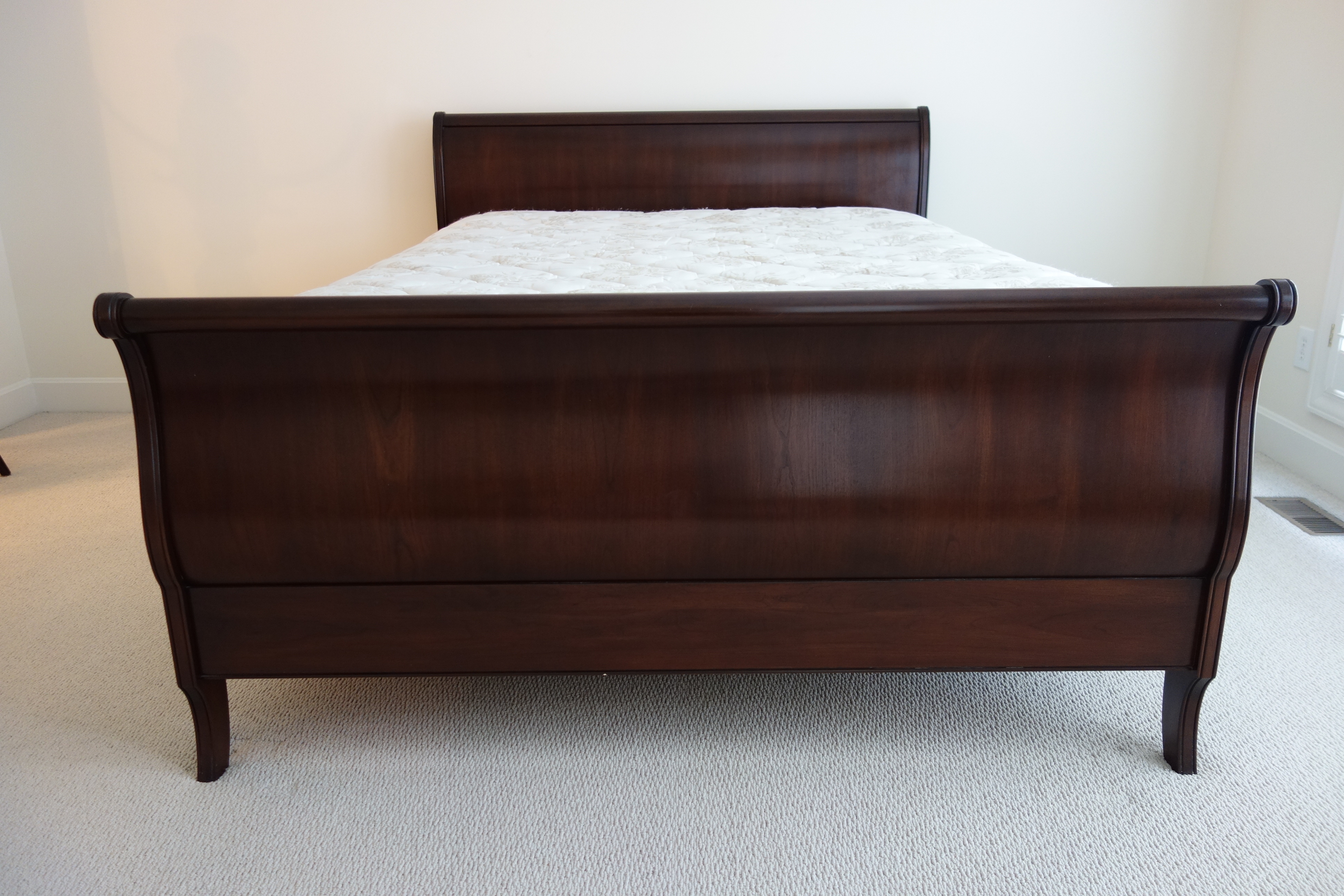 Ethan Allen Court Queen Sleigh Bed EBTH
