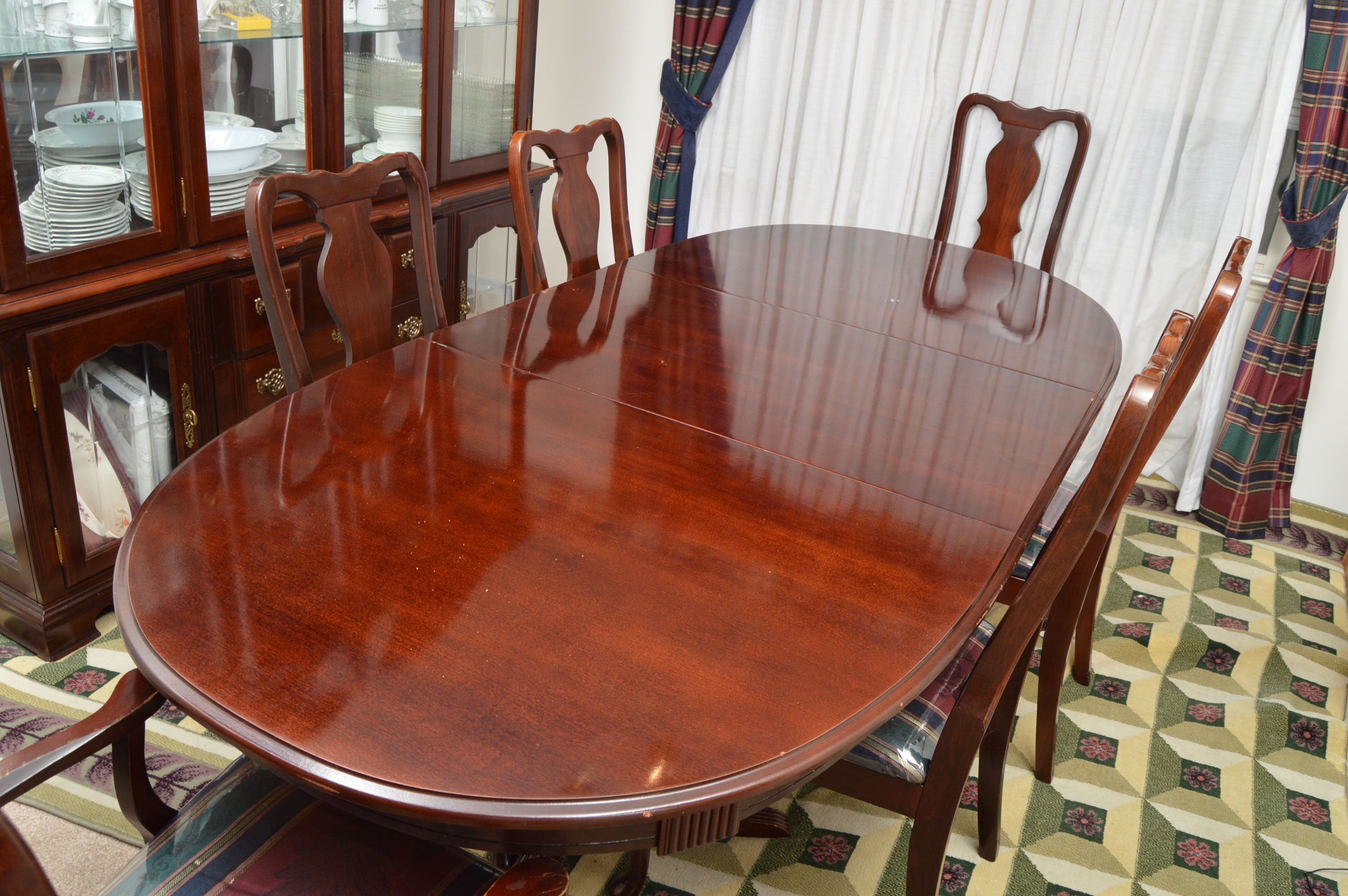 Singer Furniture Dining Table and Chairs EBTH