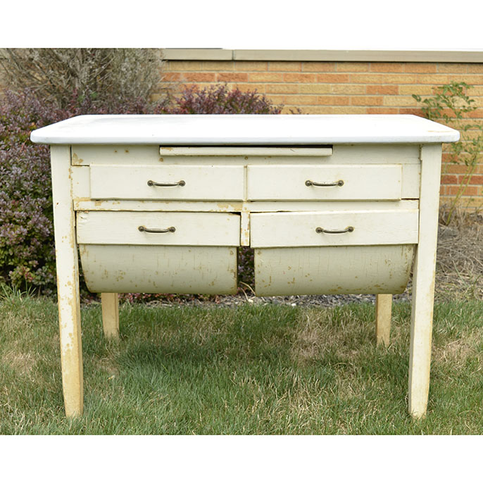 Early 20th Century Possum Belly Baker's Table EBTH