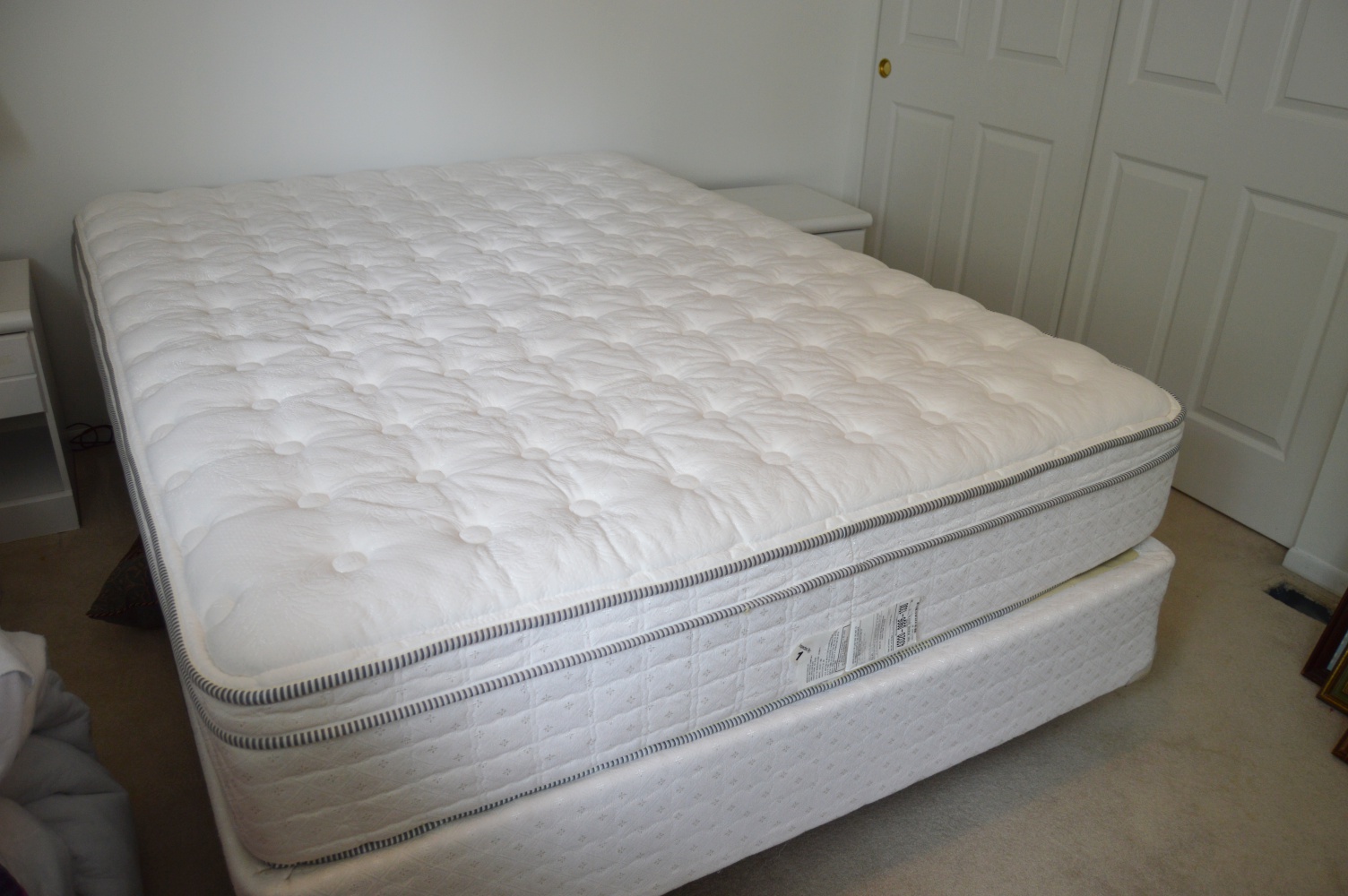 Serta Queen-Size Mattress and Box Spring Set | EBTH