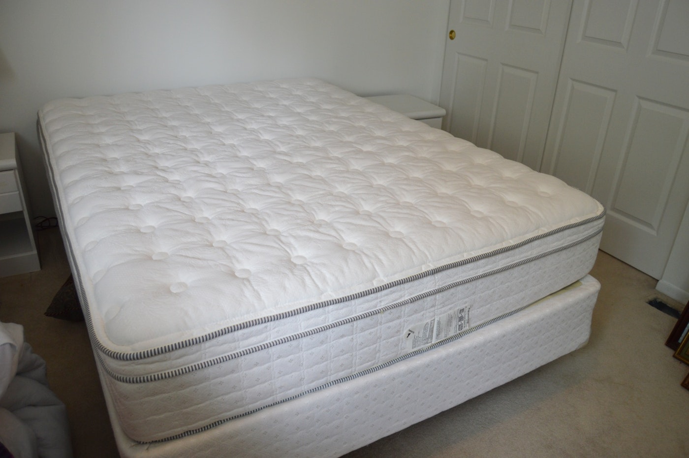size of serta queen mattress