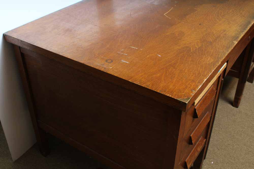 Vintage Lincoln Desk in Solid Oak EBTH