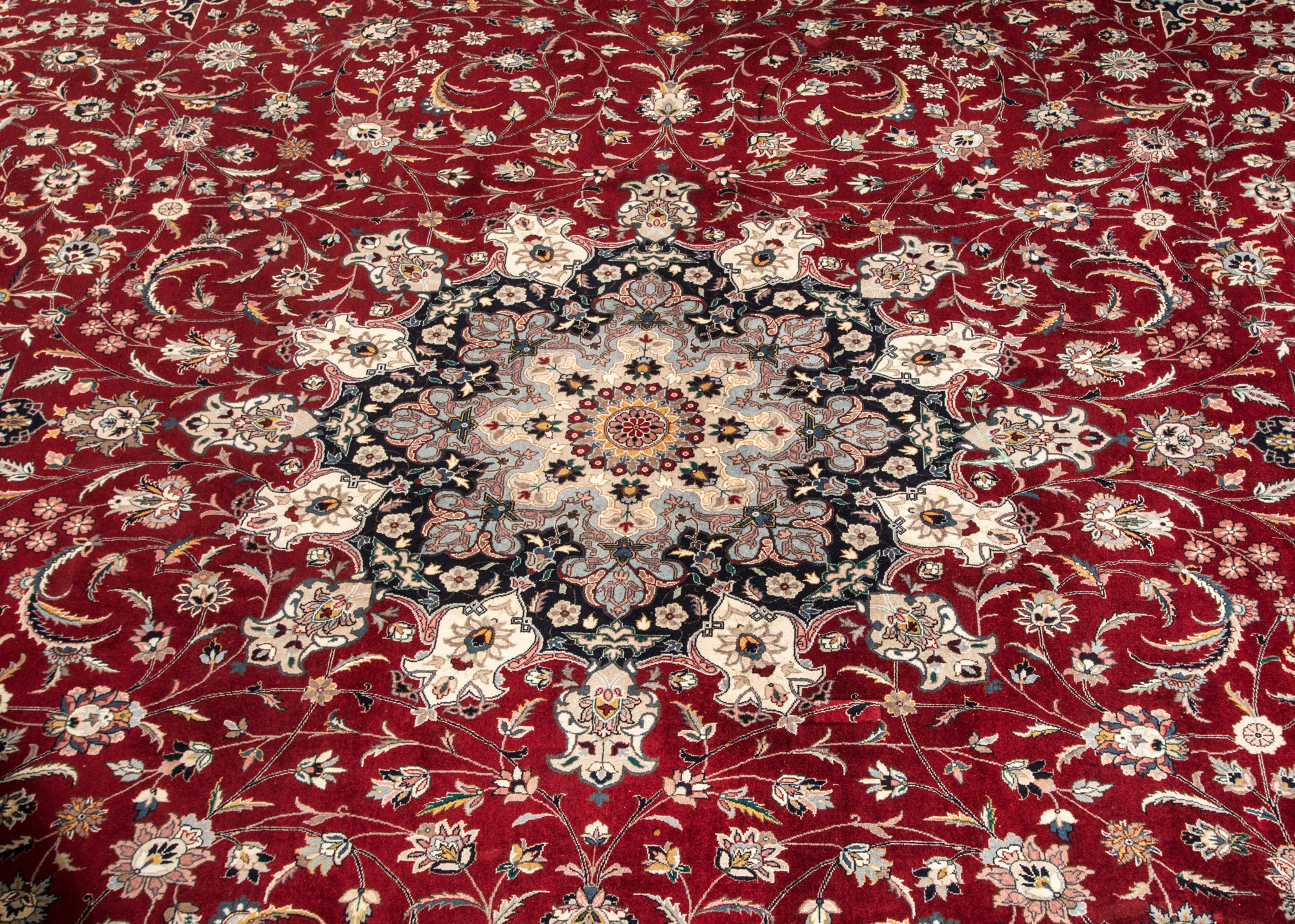 Striking Palace-Sized Kashan Area Rug | EBTH