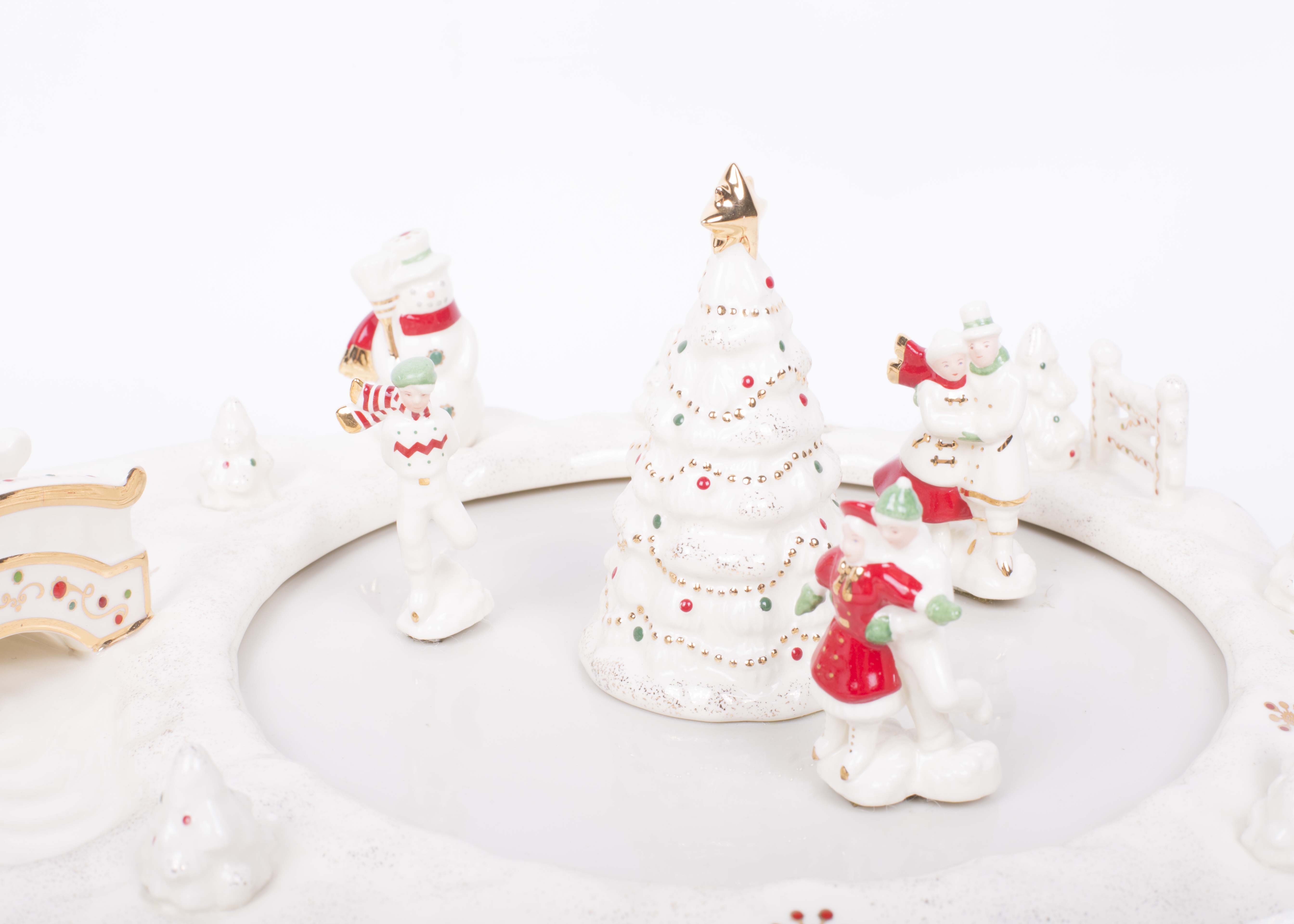 Lenox "Mistletoe Park" Animated Skating Pond EBTH