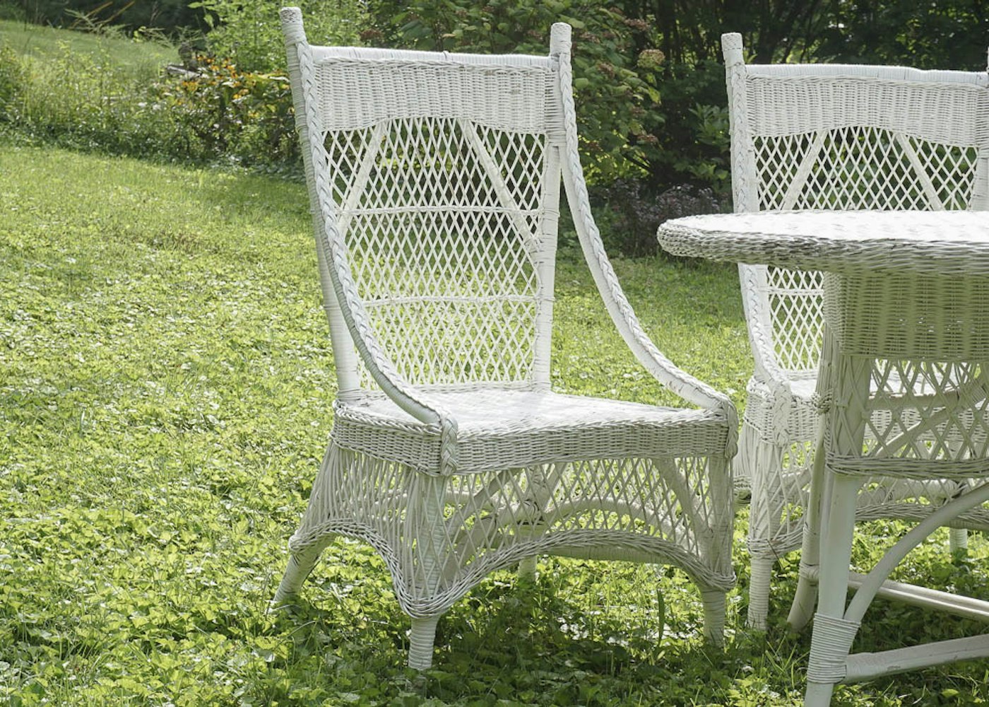 Vintage Victorian Style White Wicker Dining Table and Four Chairs : EBTH