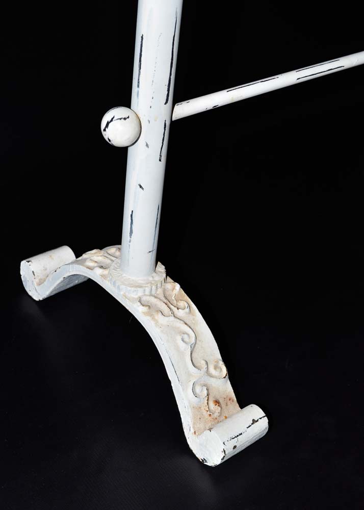 Iron Quilt Stand EBTH