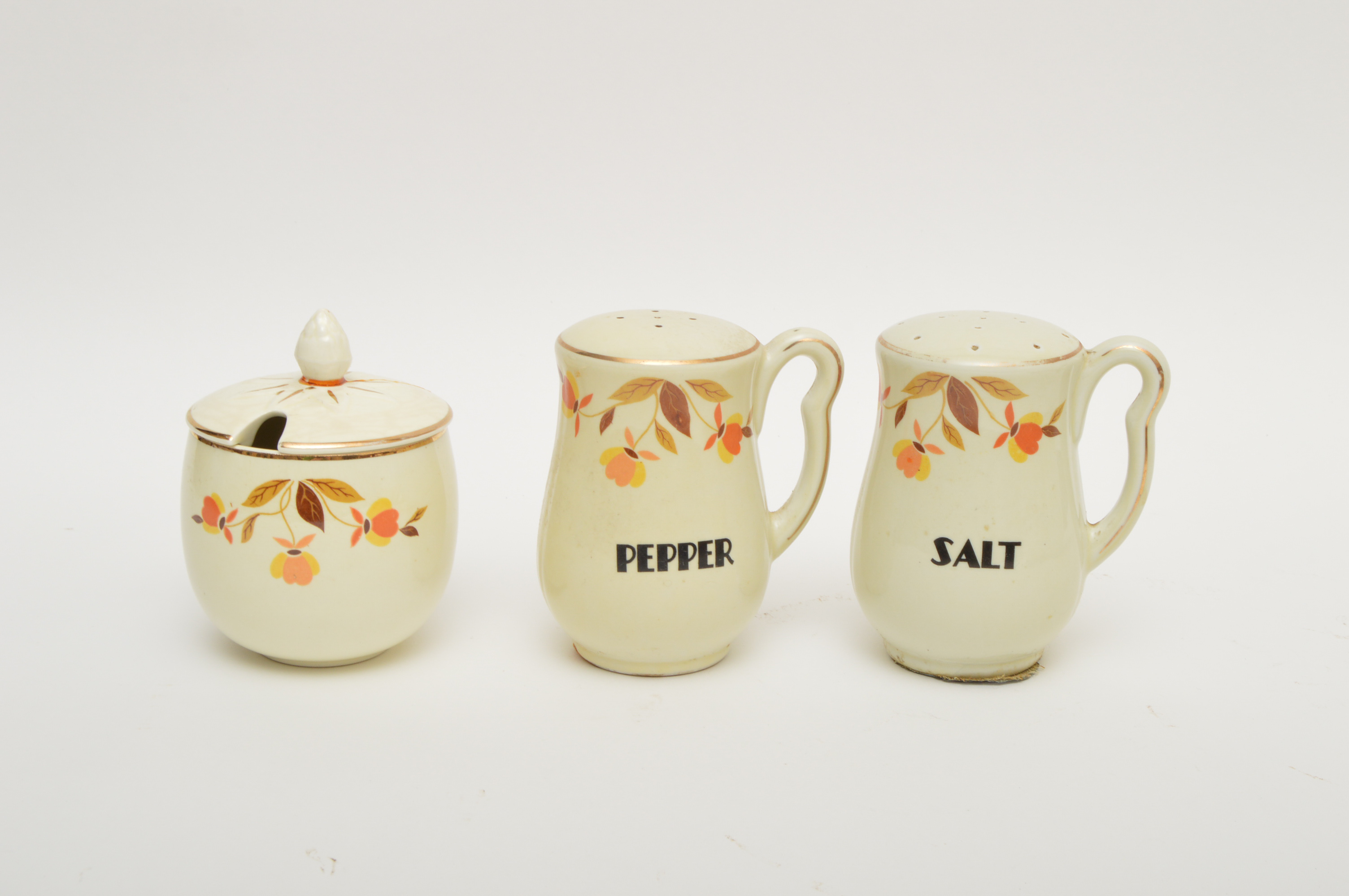 Hall's Superior Quality Kitchenware Set EBTH