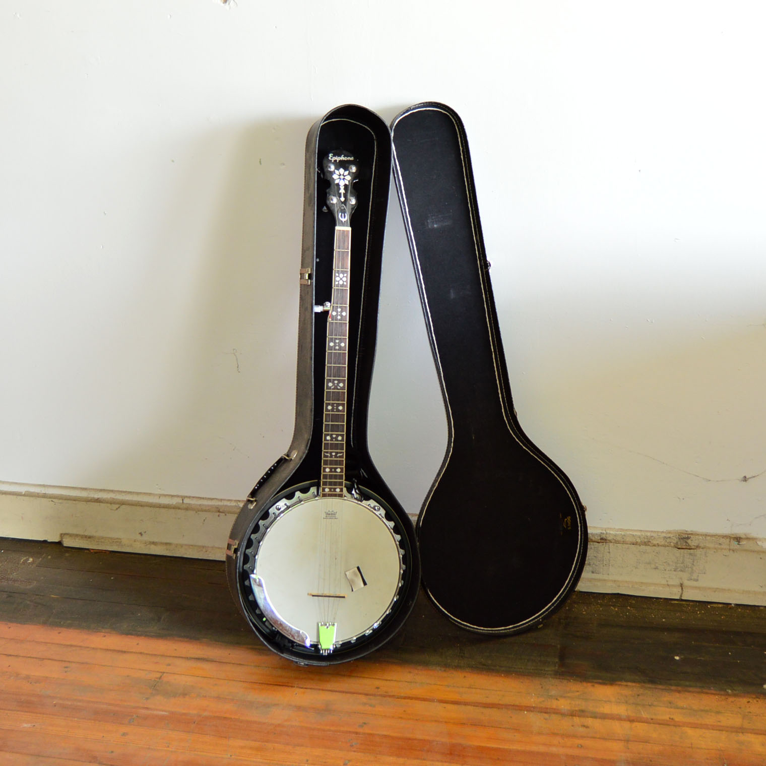 Epiphone Resonator Banjo With Case EBTH