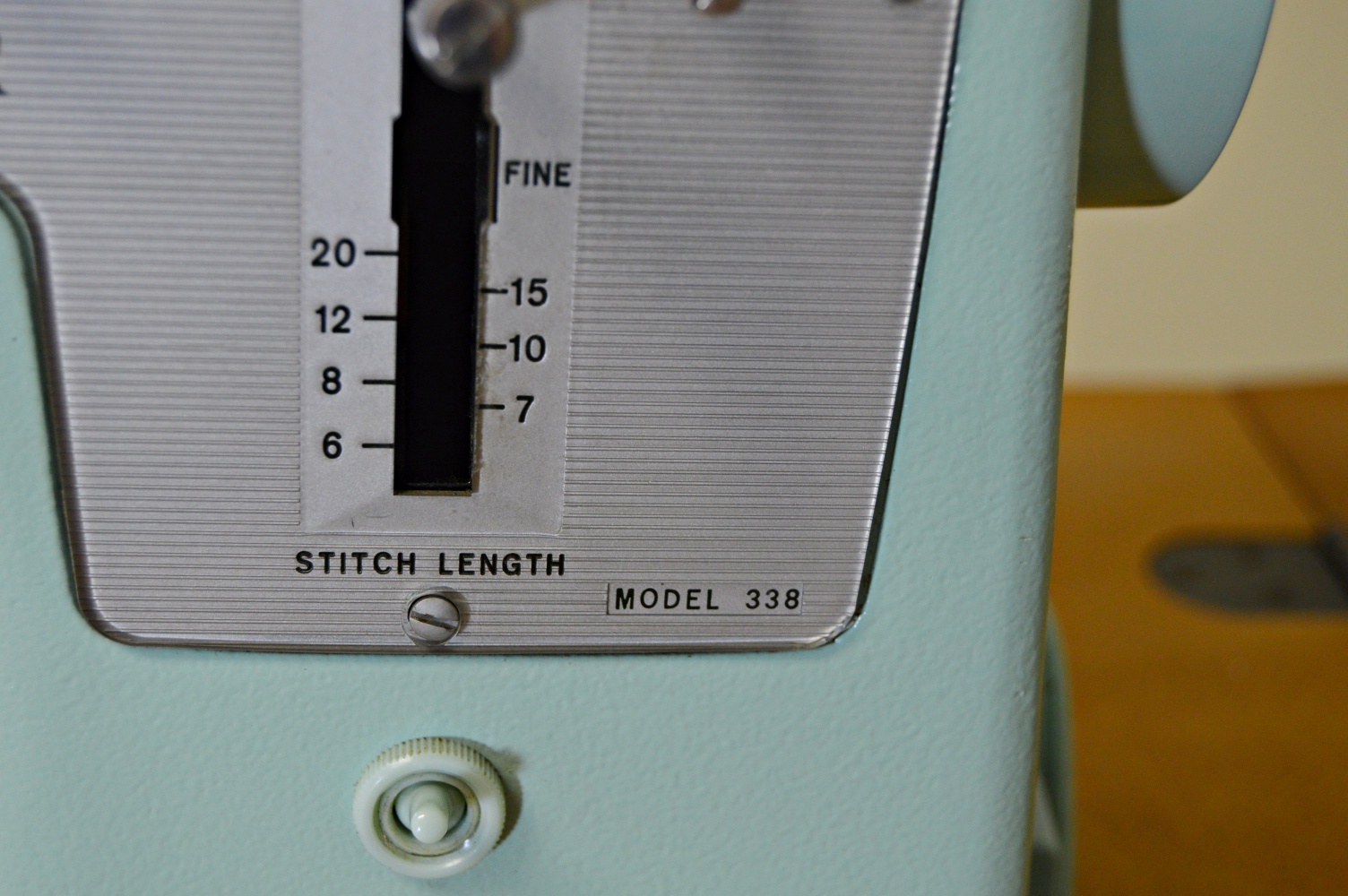 1960s Singer 338 Sewing Machine with Table EBTH