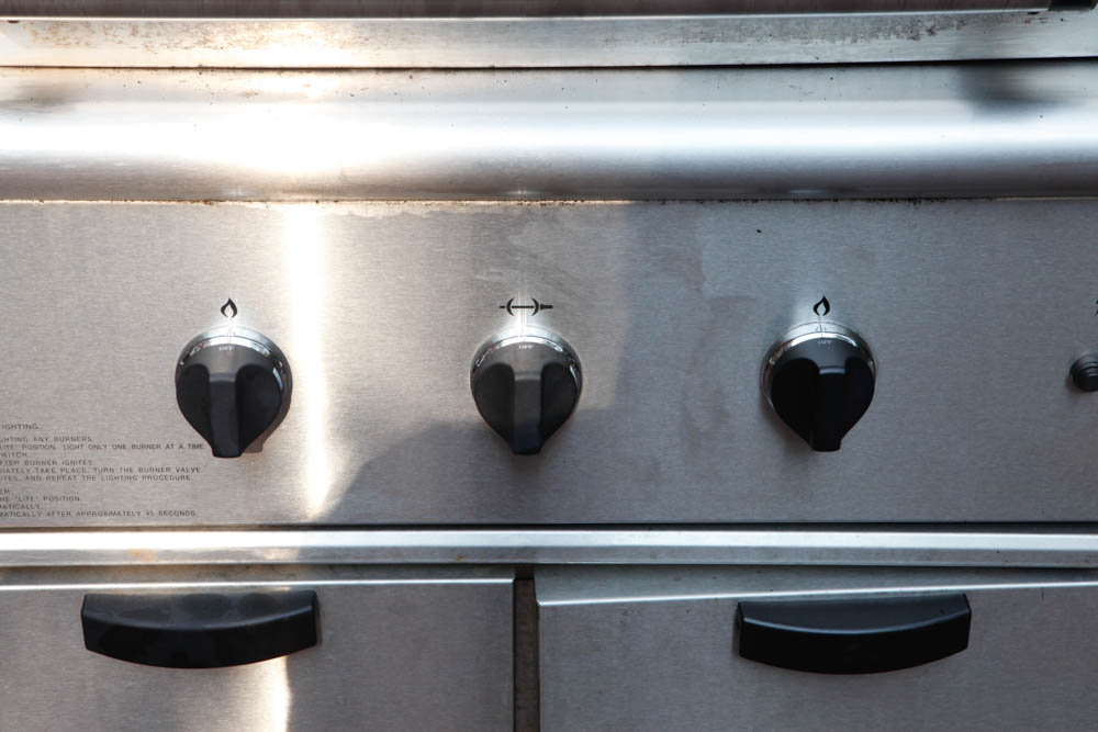 "Thermador CharGlo" Outdoor Grill and Serving Cart EBTH