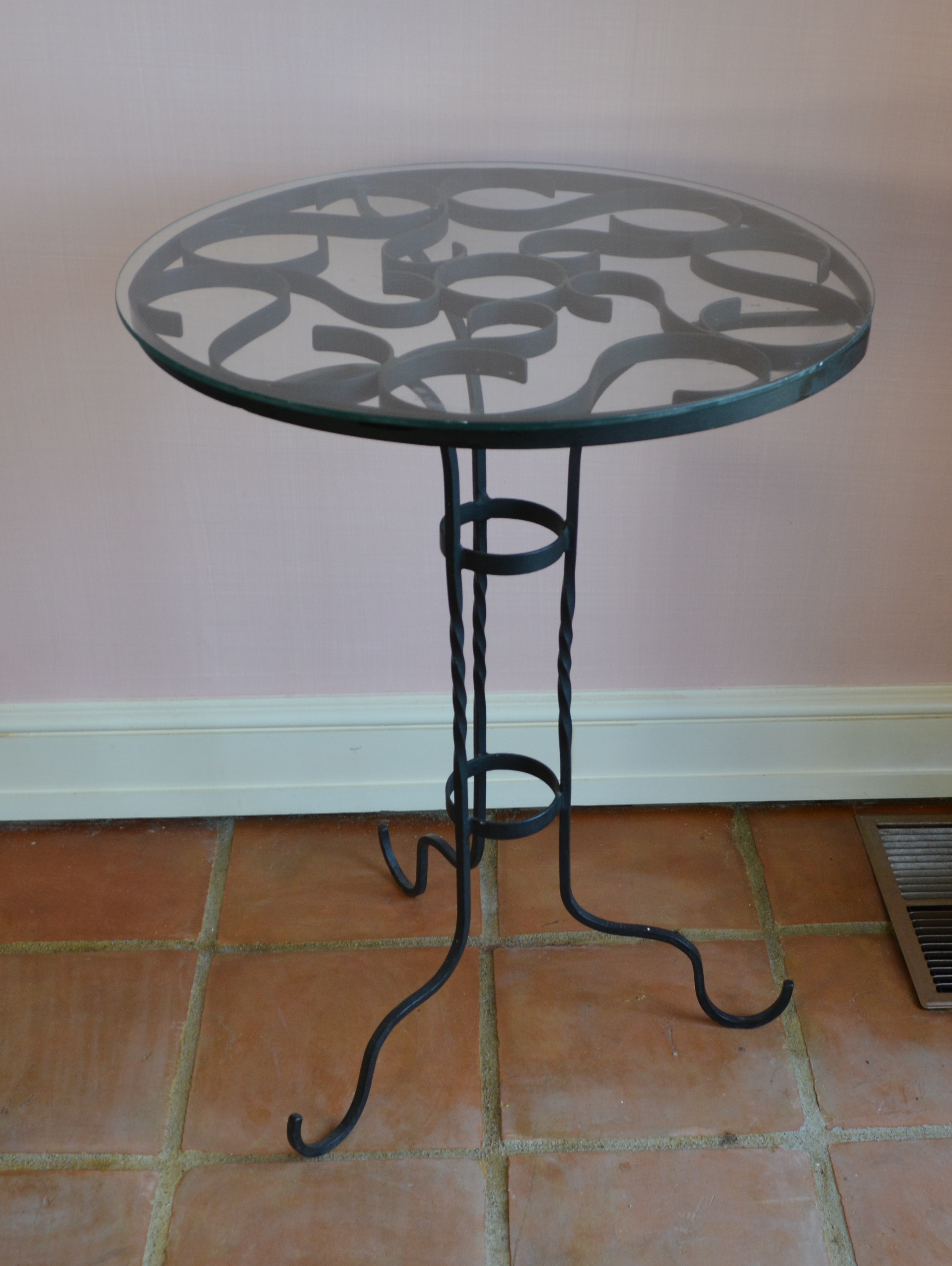 Round Metal Table and Metal Pottery Barn Table Lamp EBTH