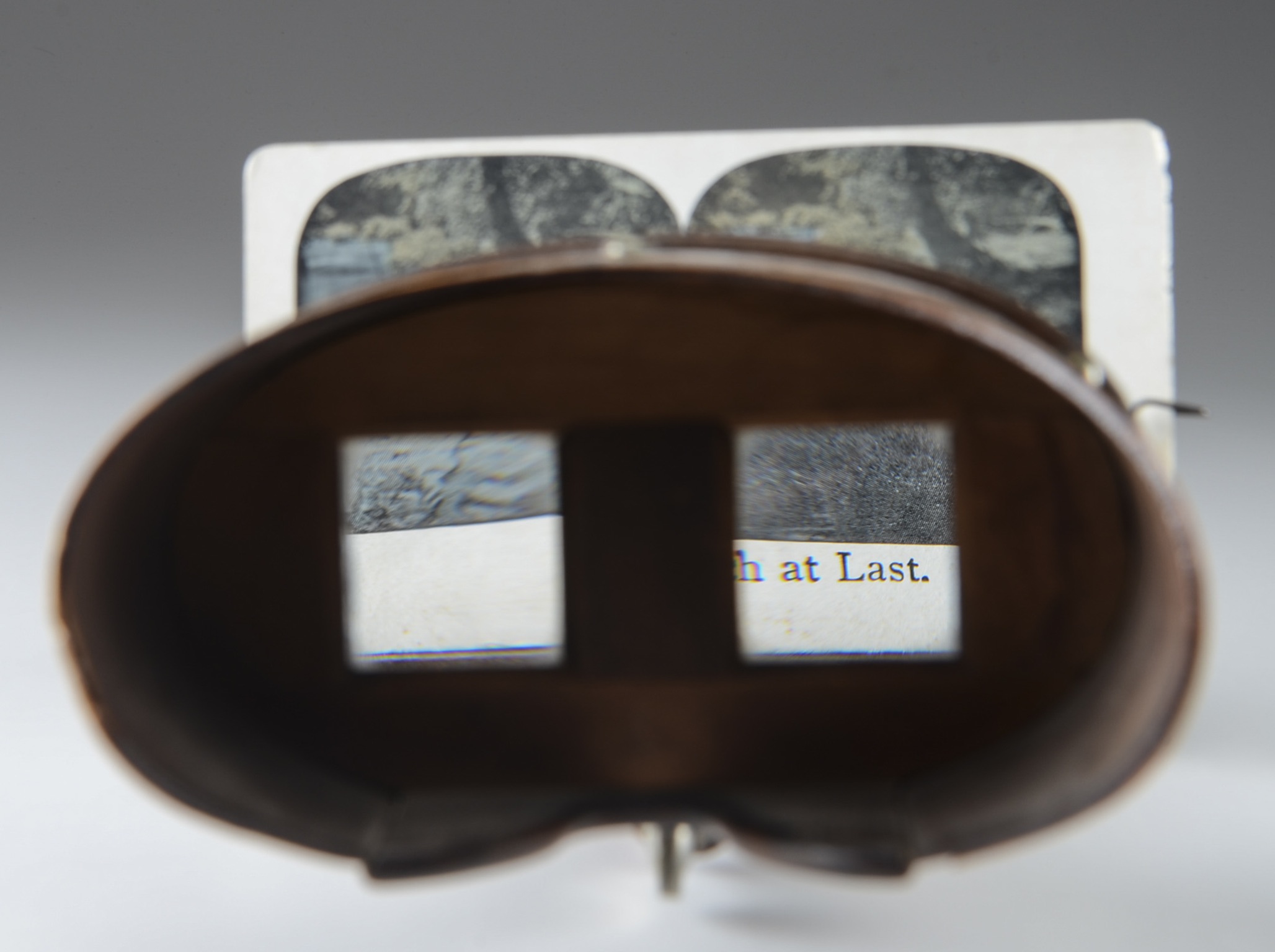 Antique Underwood & Underwood Stereoscope with Picture Cards EBTH