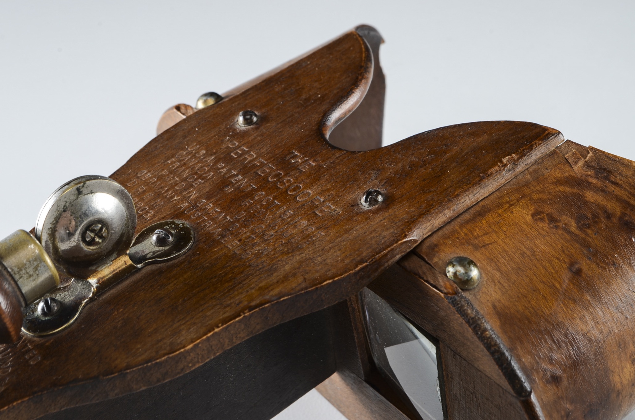 Antique Underwood & Underwood Stereoscope with Picture Cards EBTH