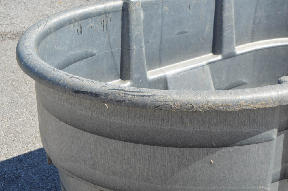 Rubbermaid 100 Gallon Water Tank EBTH