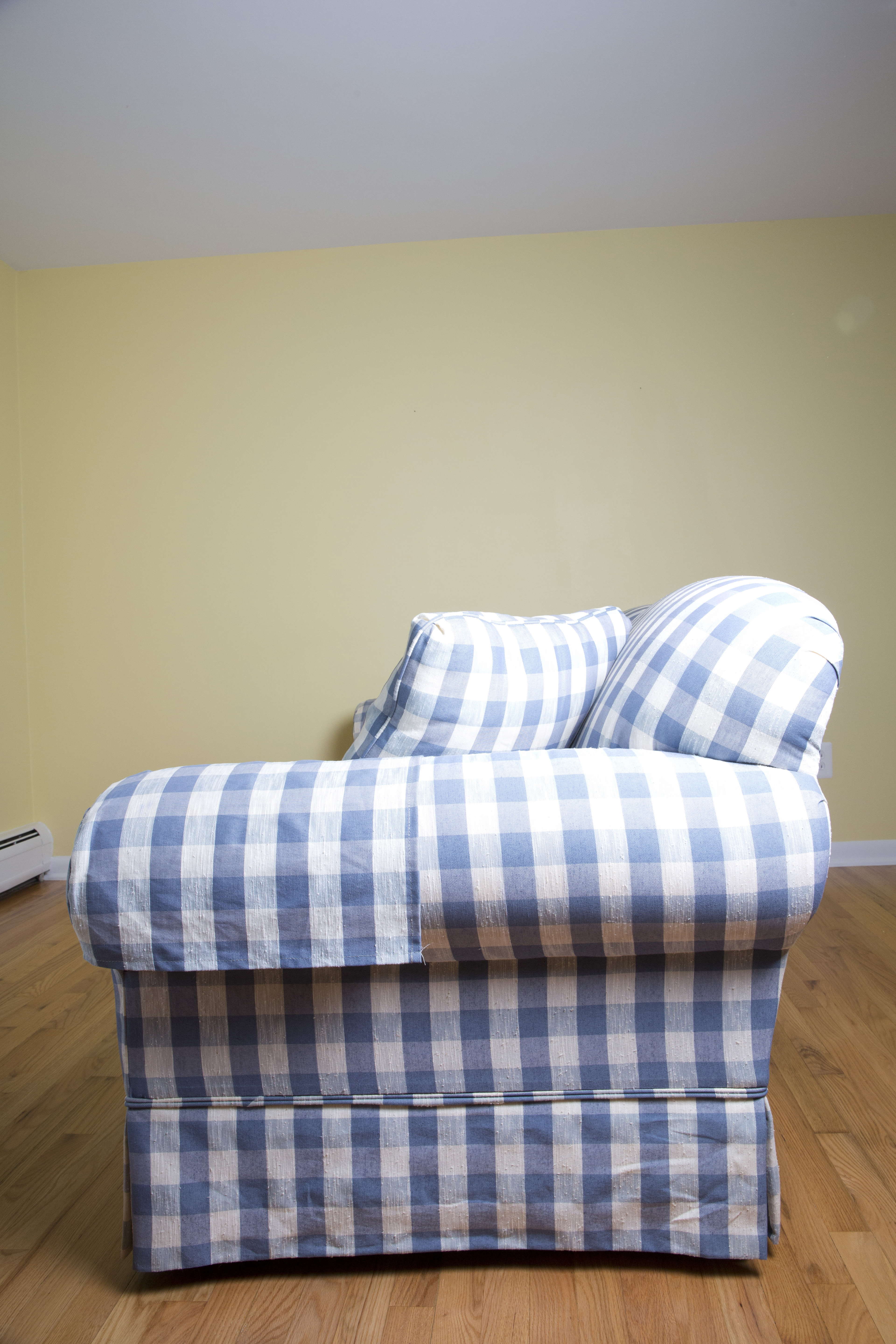 Broyhill Plaid Upholstered Sofa EBTH