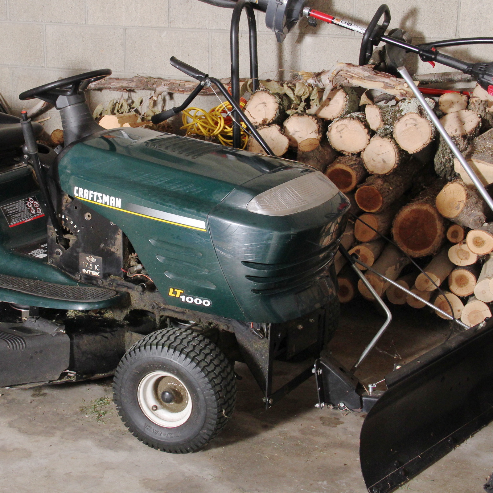 Craftsman LT1000 42" Riding Lawnmower and Snow Plow Attachment EBTH