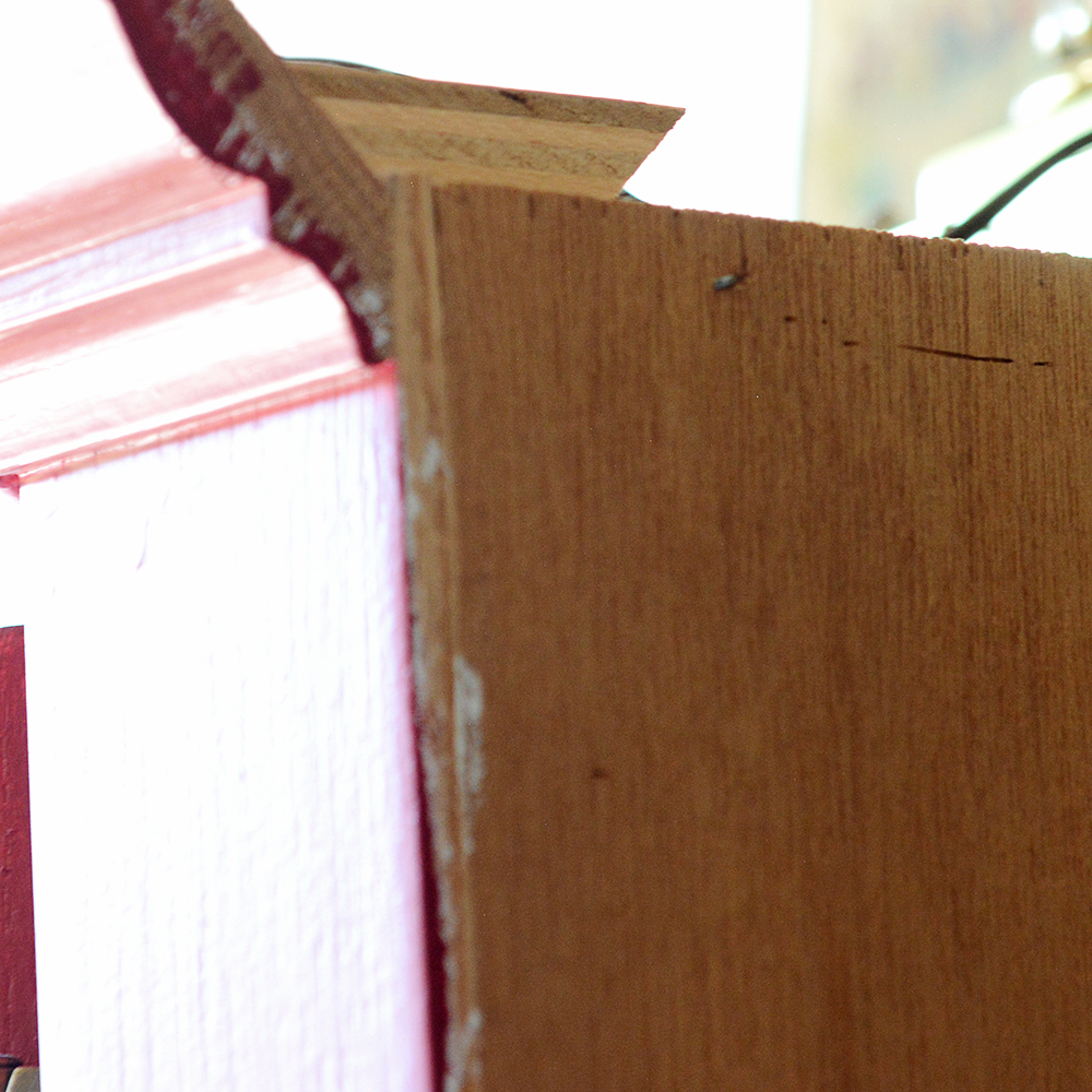 Red Wooden Corner EBTH