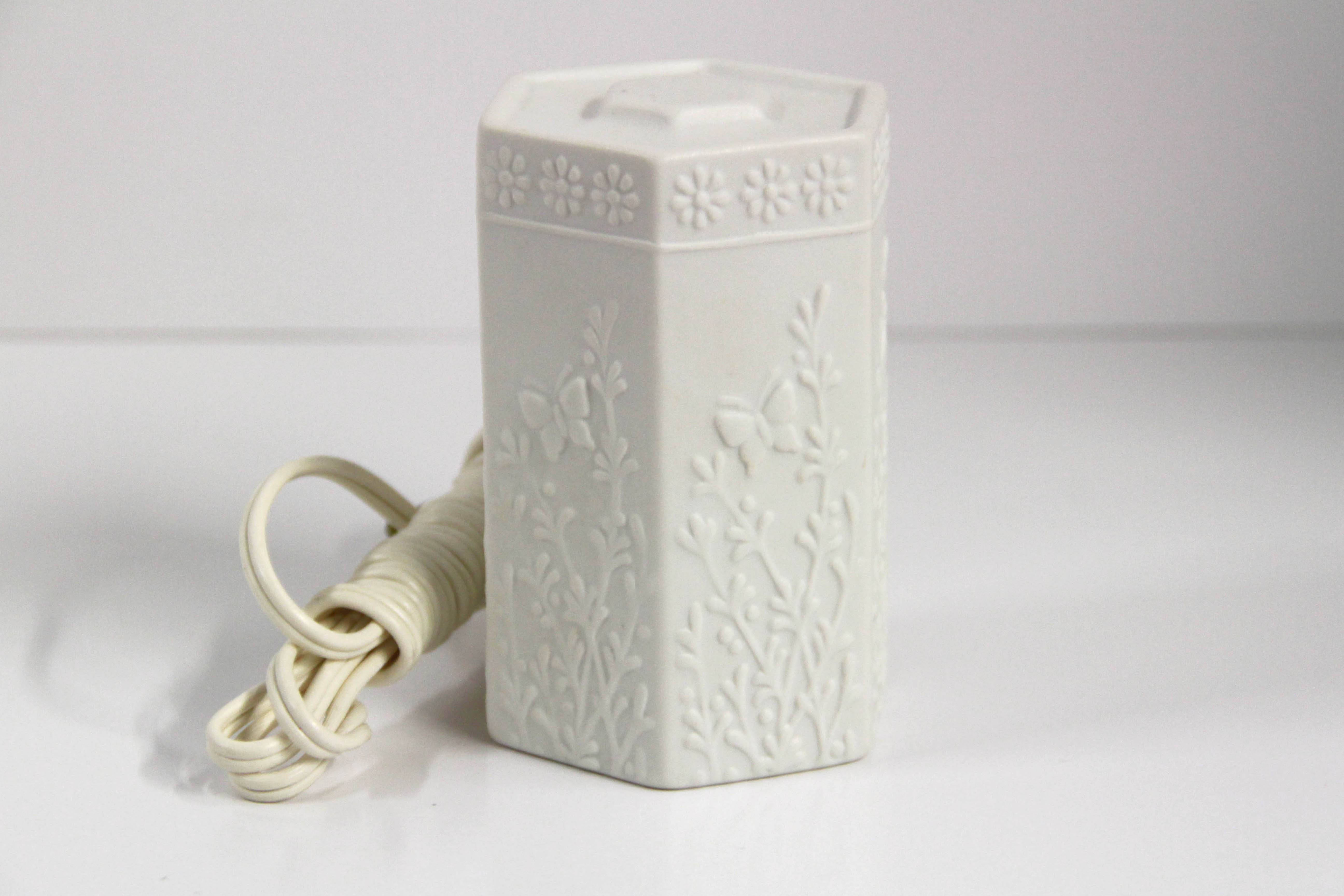 Vintage Imported Japanese Figurine Night Lights EBTH