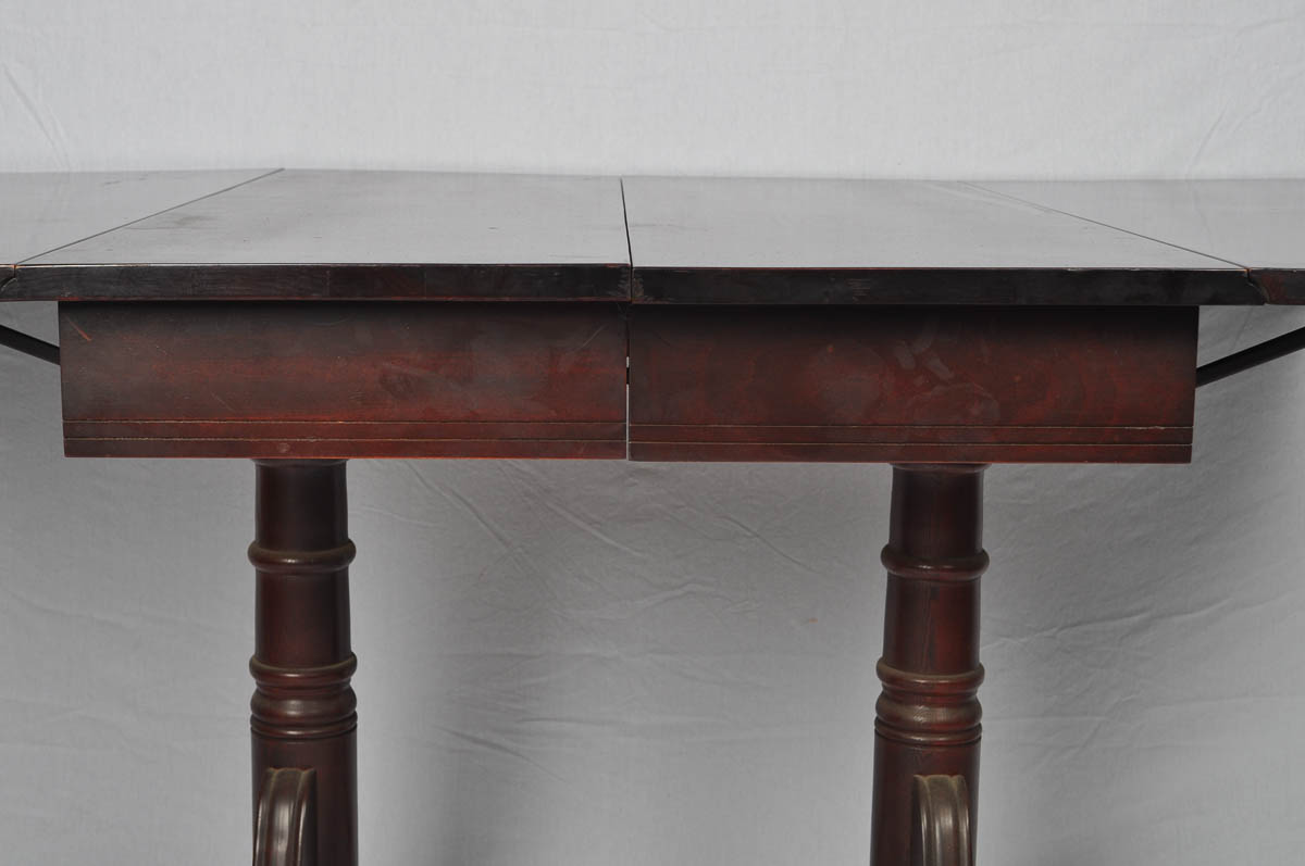 Circa 1940s Federal Style Drop Leaf Table by Lexington Chair Company EBTH