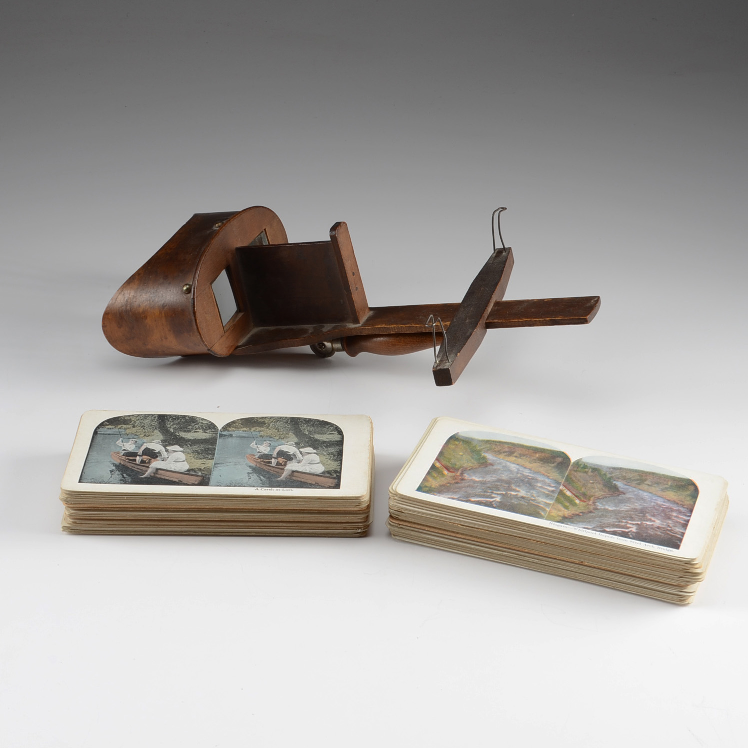 Antique Underwood & Underwood Stereoscope with Picture Cards EBTH