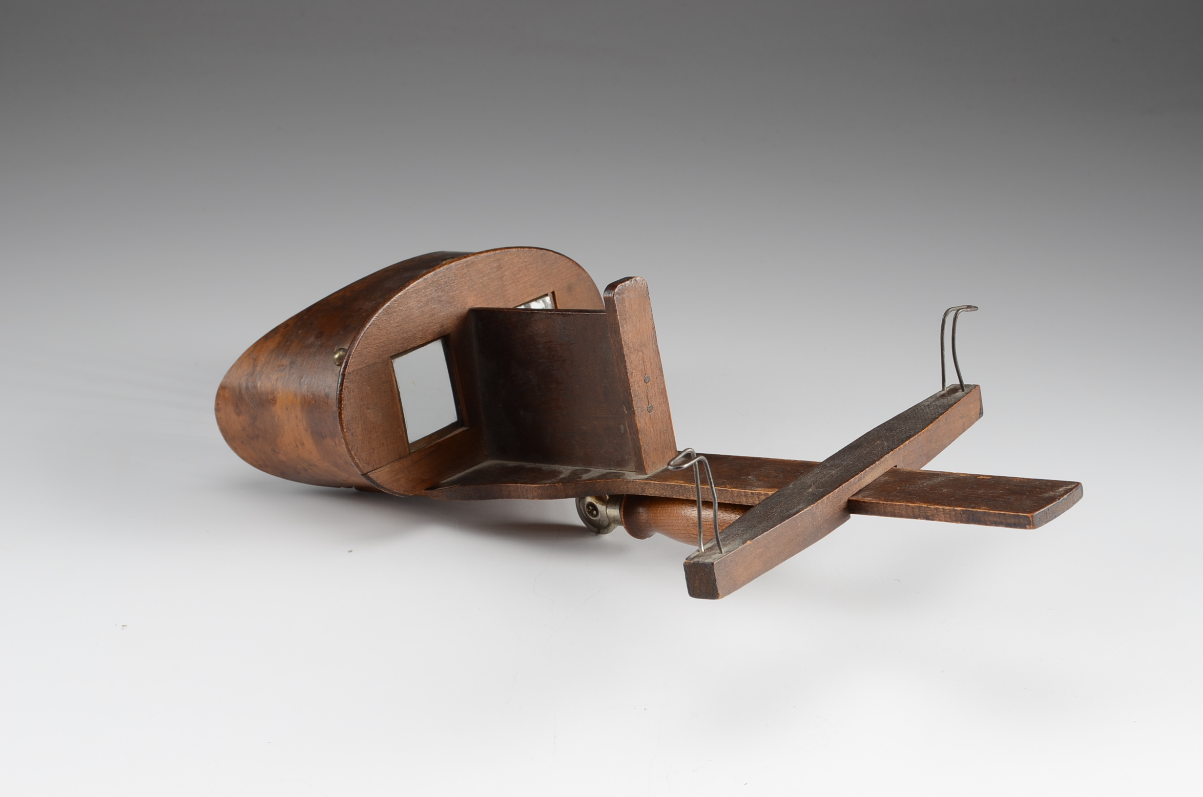 Antique Underwood & Underwood Stereoscope with Picture Cards EBTH