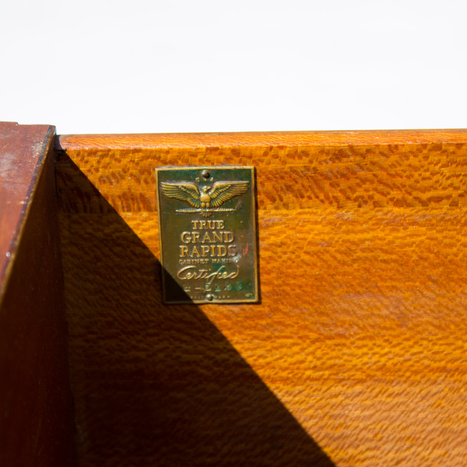 Vintage True Grand Rapids Certified End Table | EBTH