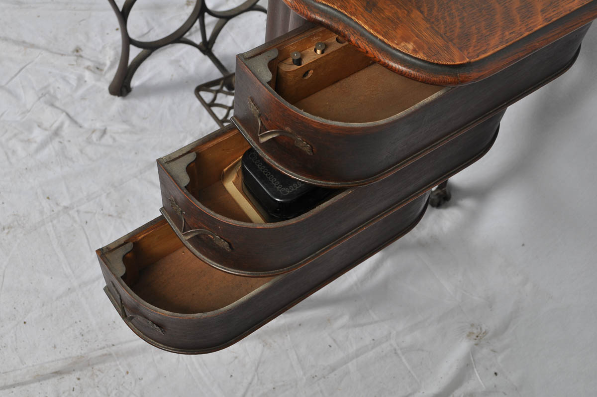 Antique "The Free Co." Sewing Machine EBTH