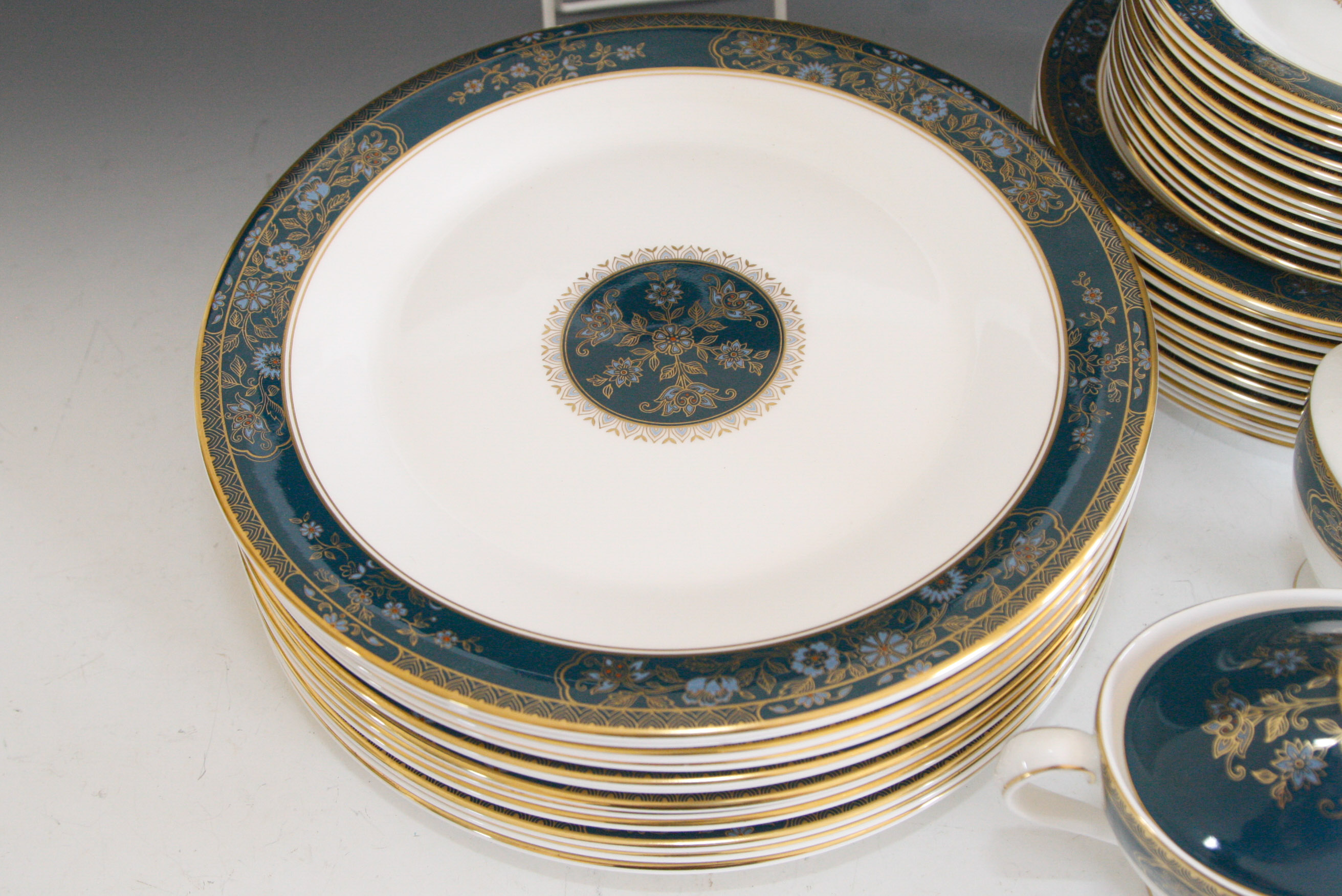 Royal Doulton "Carlyle" Fine China Service for Twelve EBTH