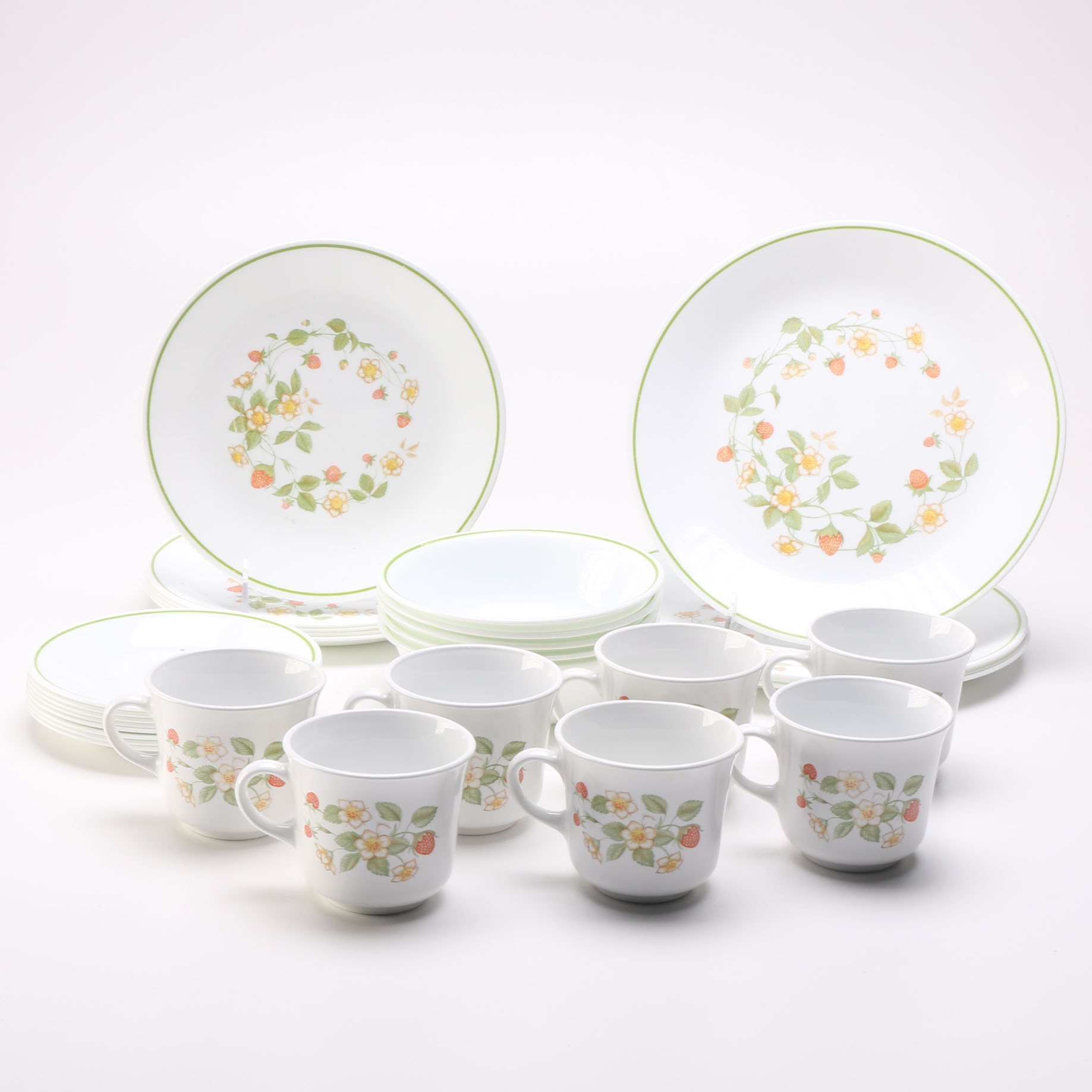 set-of-corelle-strawberry-sundae-dinnerware-ebth