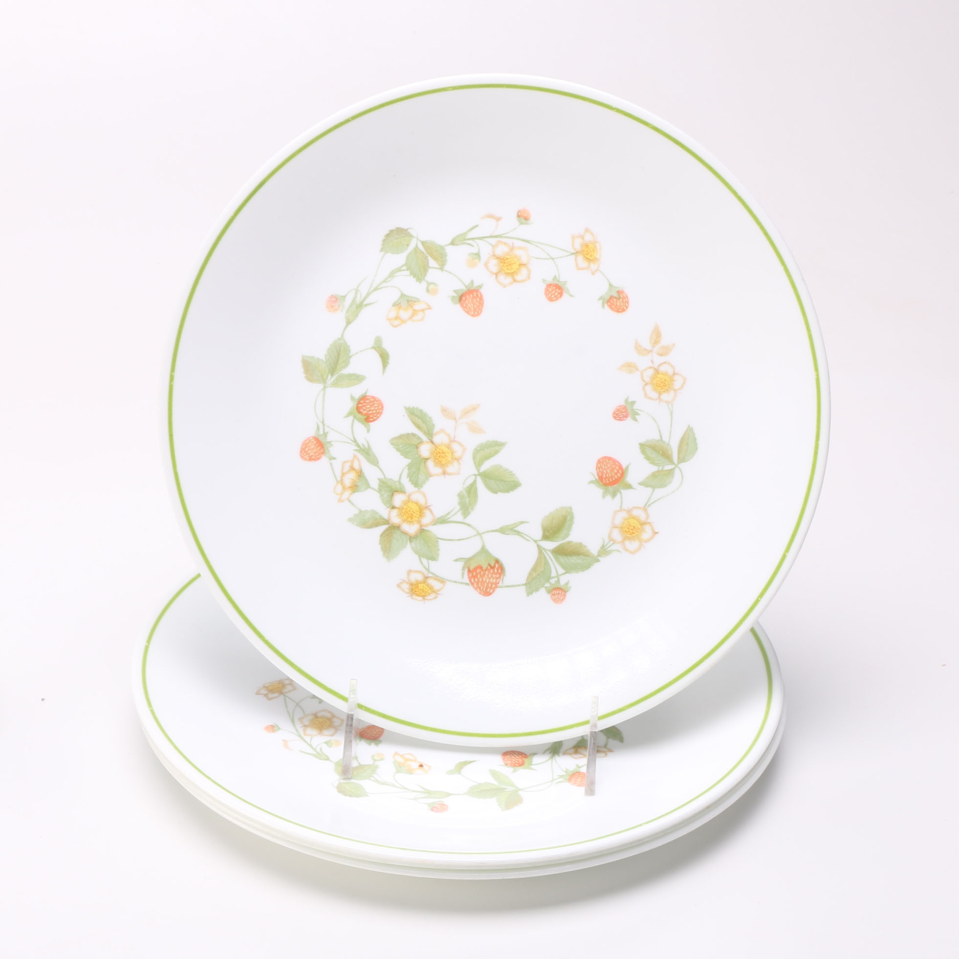 set-of-corelle-strawberry-sundae-dinnerware-ebth