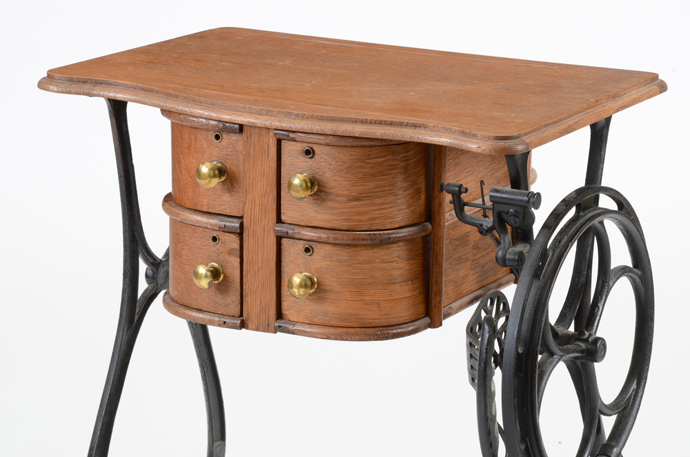 Davis "Vertical Feed" Sewing Machine Stand Table EBTH