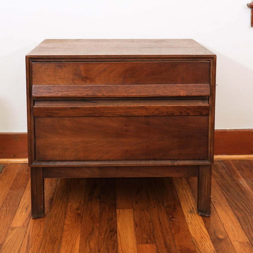 Mid Century Modern Two-Drawer Side Table : EBTH The best of these designers achieved this new look using the subtractive principles of modern minimalism.