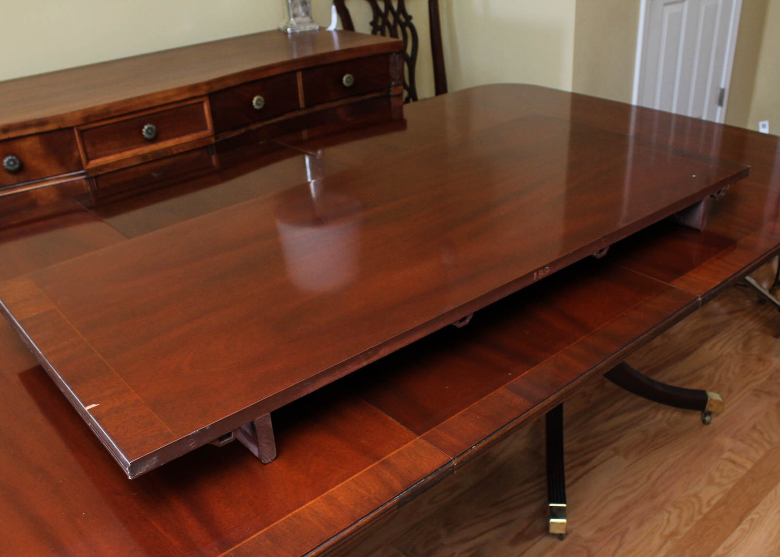 Baker Mahogany Double Pedestal Dining Room Table and Leaves EBTH