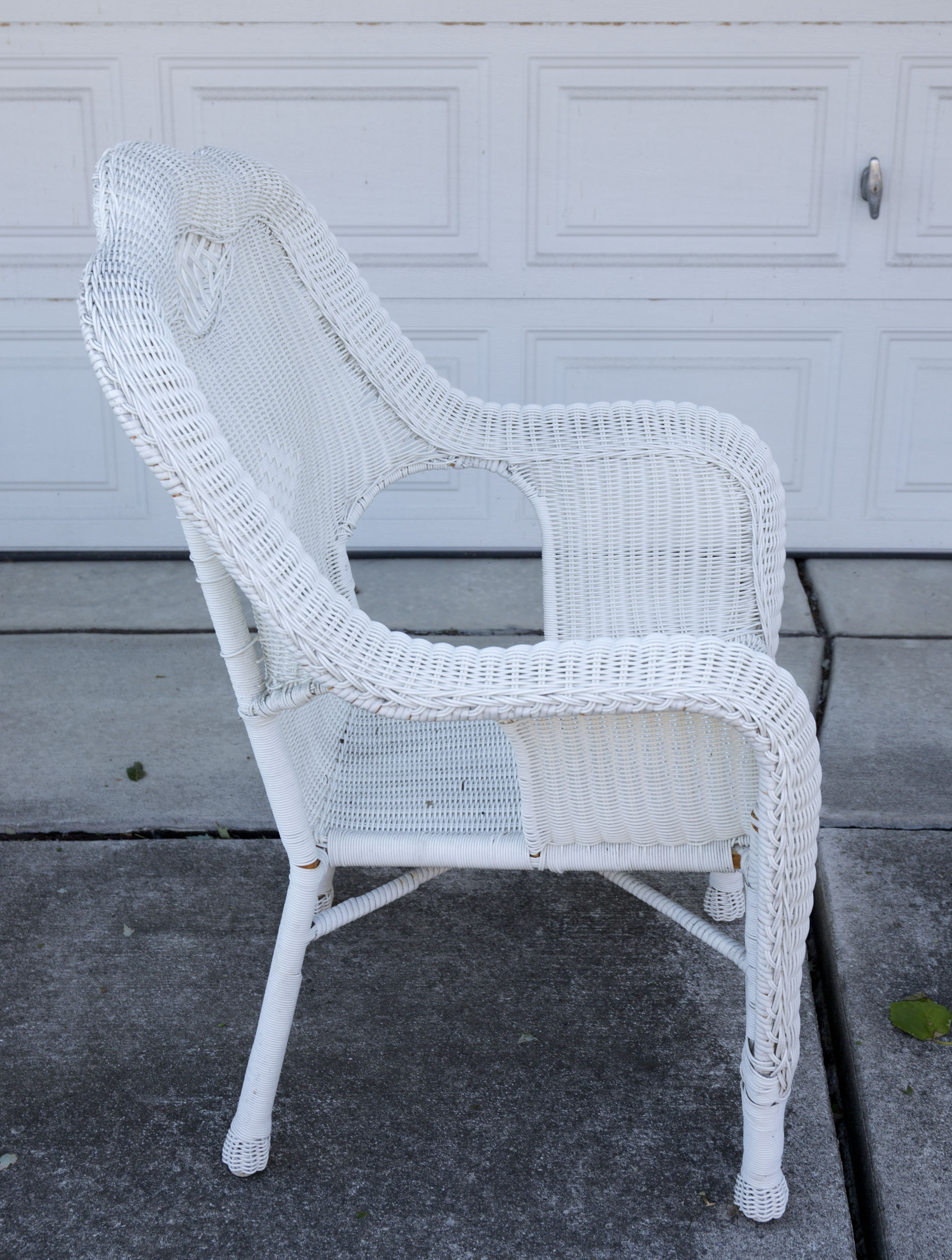 White Wicker Patio Set | EBTH
