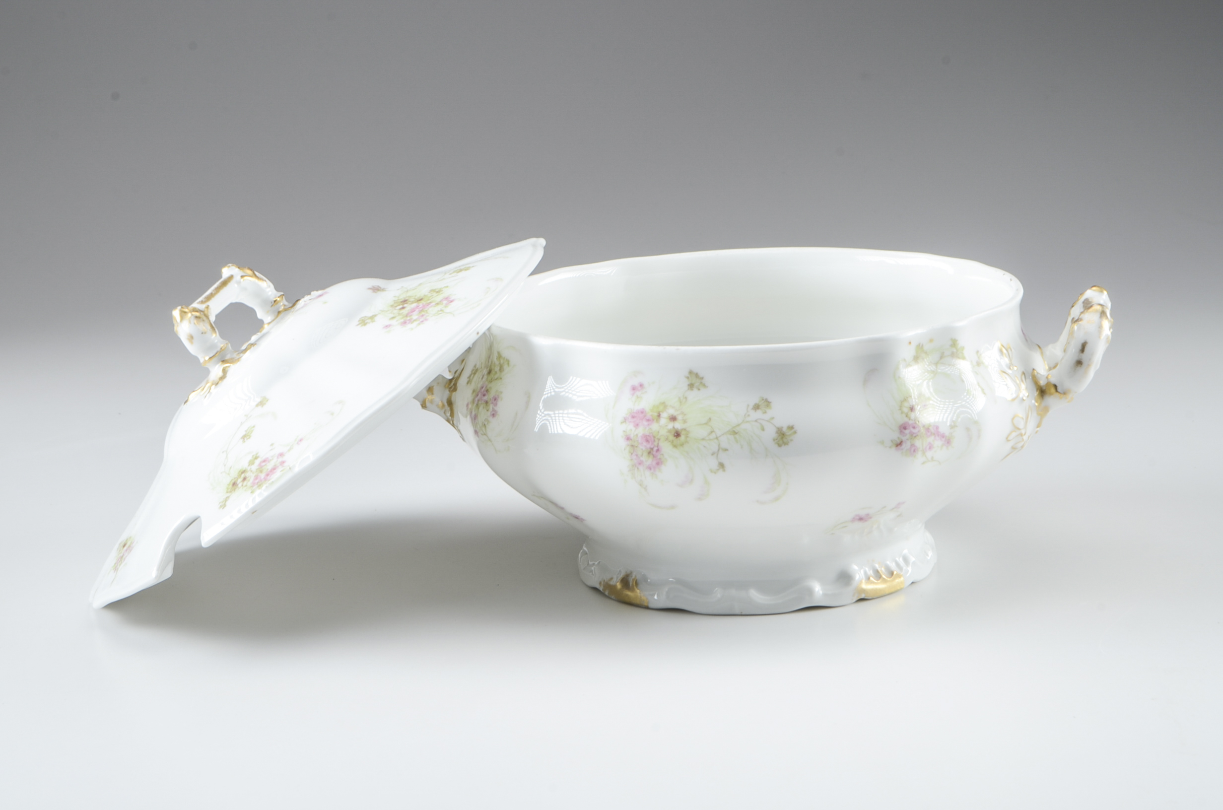 Burley & Company Porcelain Soup Tureen EBTH