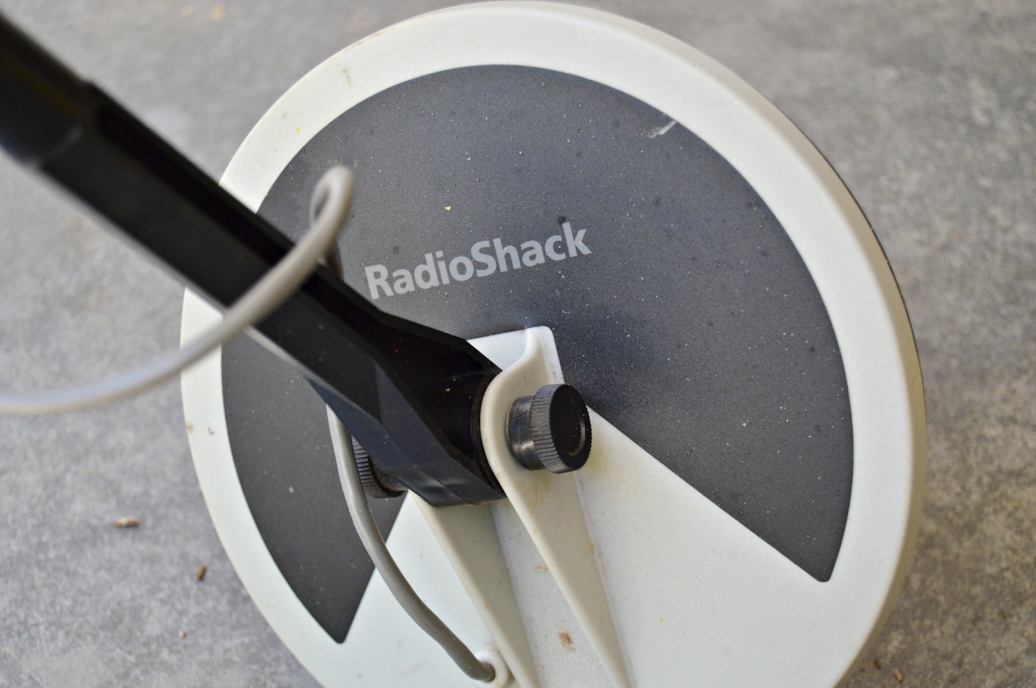 Radio Shack Discovery 1000 Metal Detector | EBTH