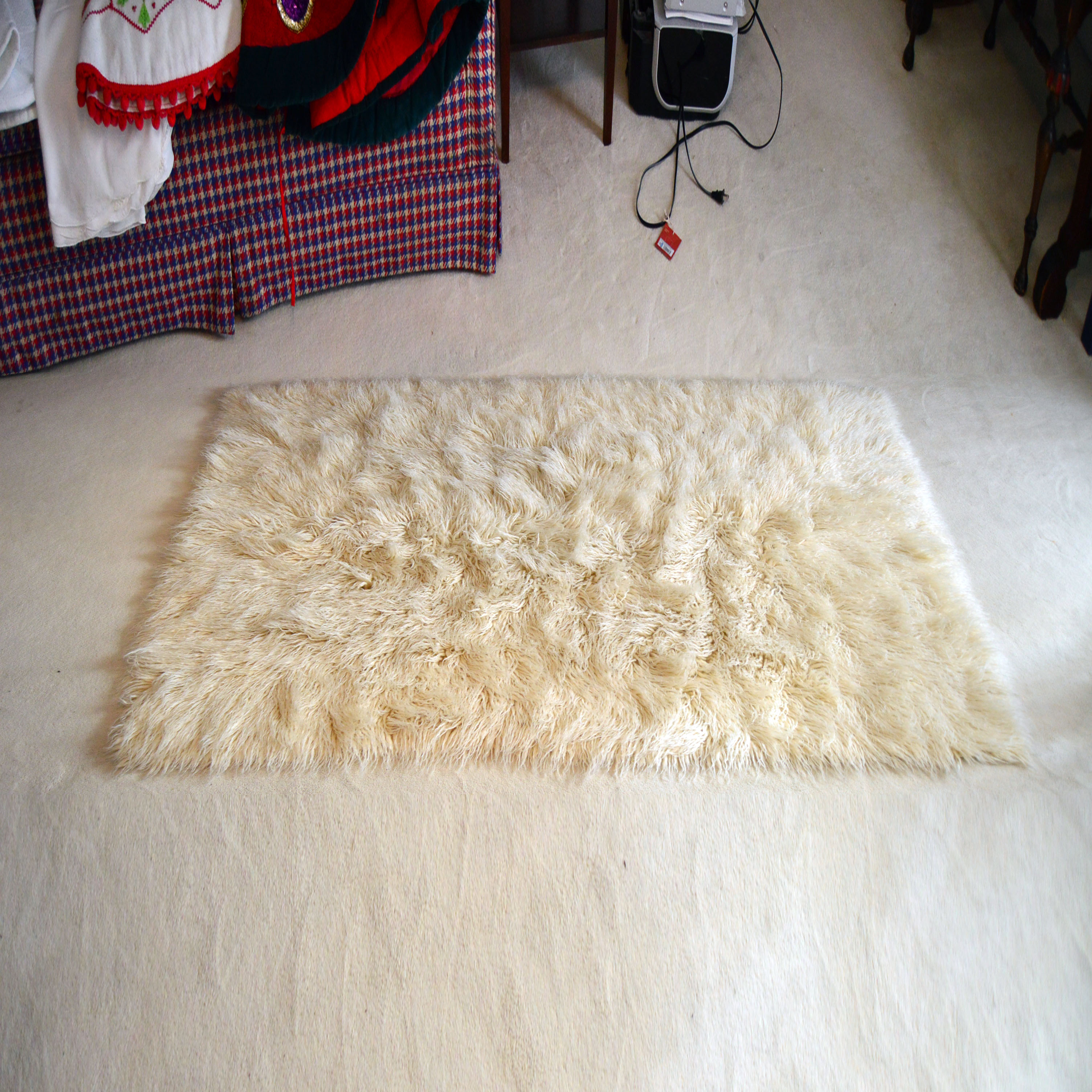 Flokati Area Rug EBTH