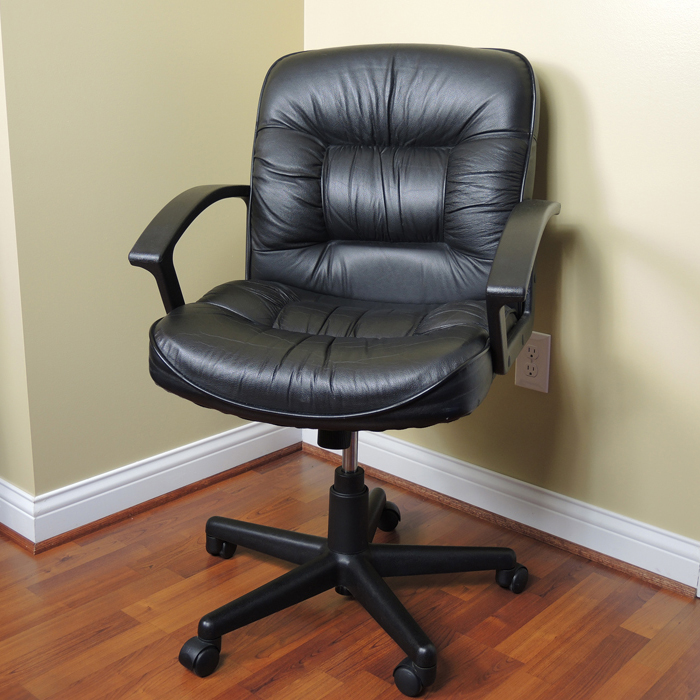 FDL Black Faux Leather Office Chair on Wheels EBTH