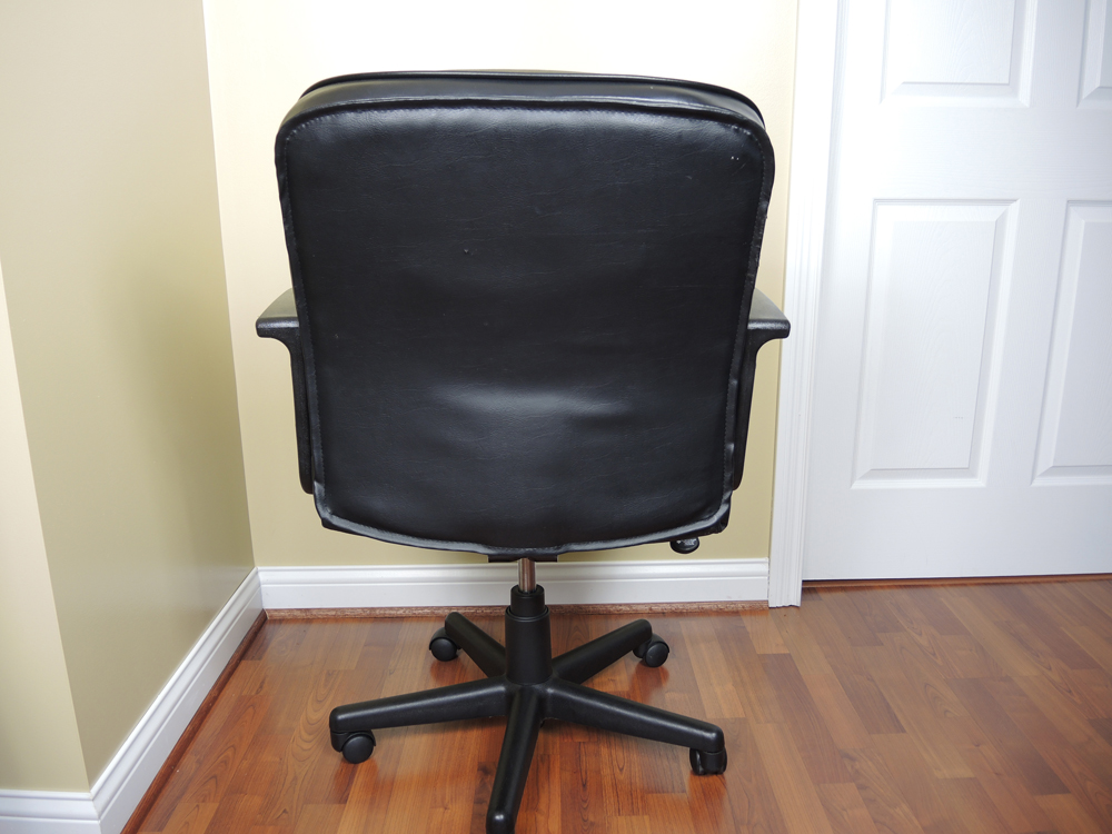 FDL Black Faux Leather Office Chair on Wheels EBTH
