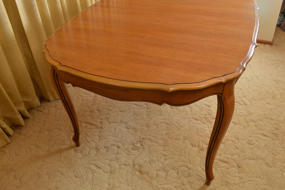 Vintage Pecan Thomasville Dining Table | EBTH