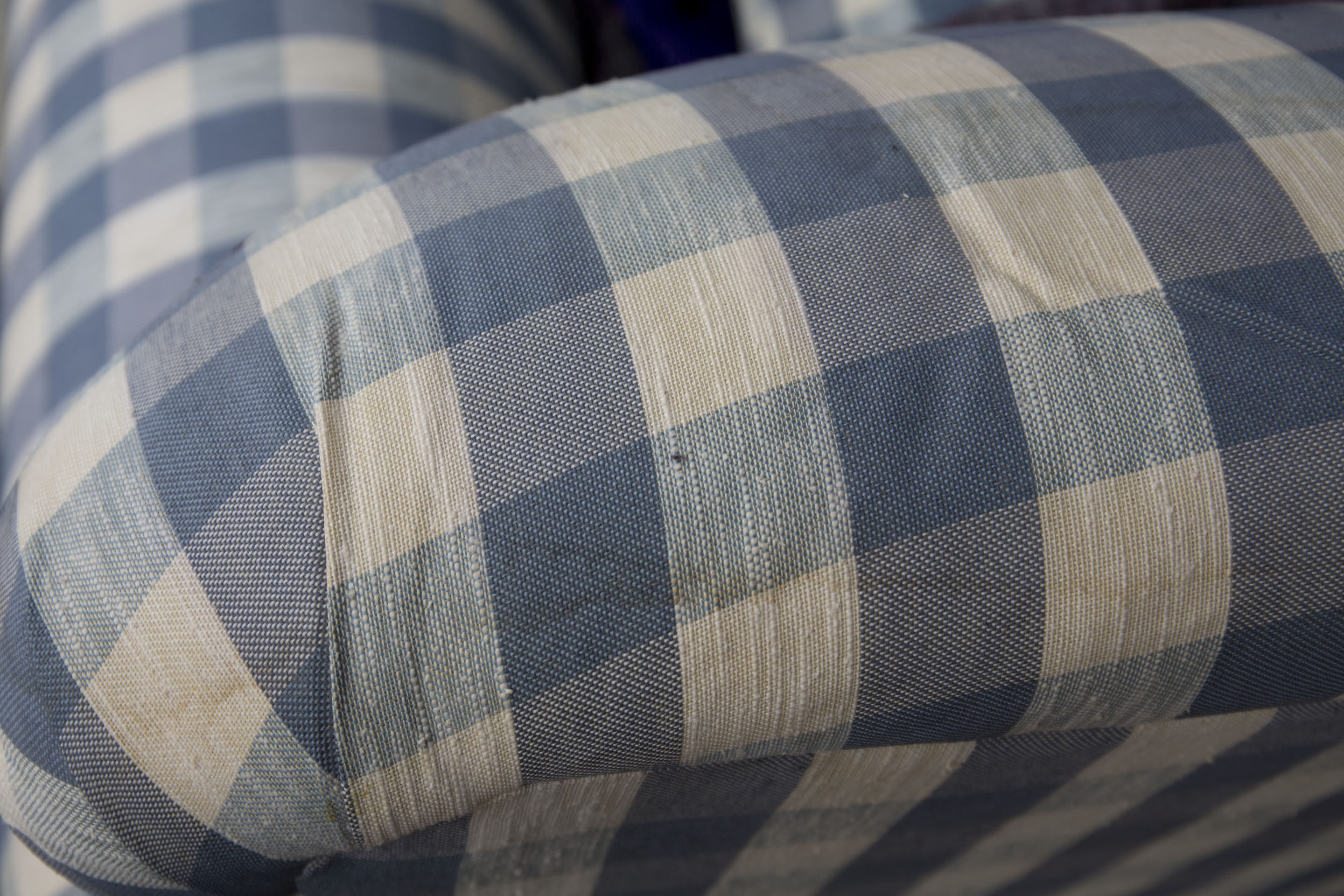 Broyhill Plaid Upholstered Sofa | EBTH