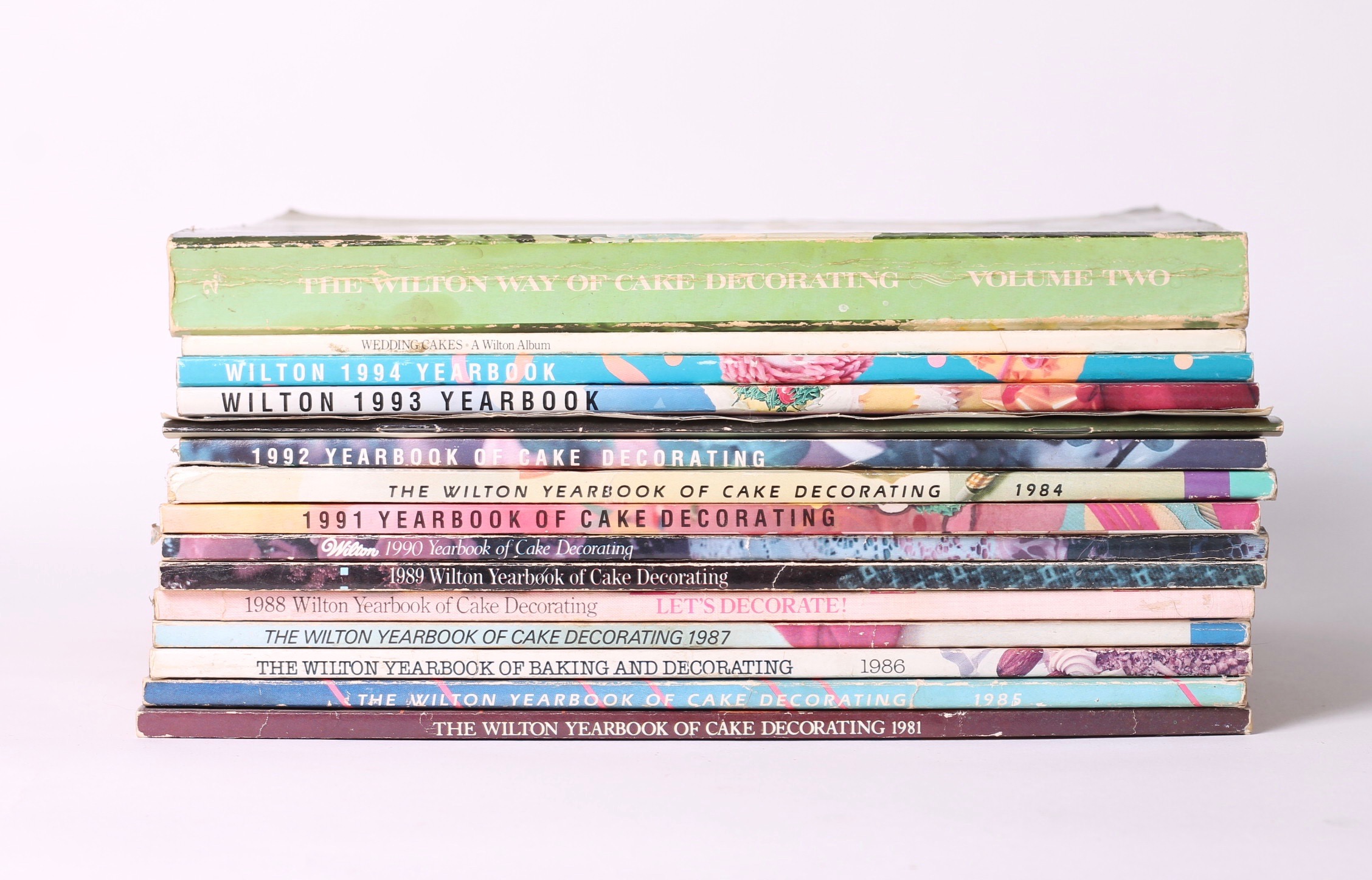 Collection Of Wilton Cake Decorating Magazines Ebth