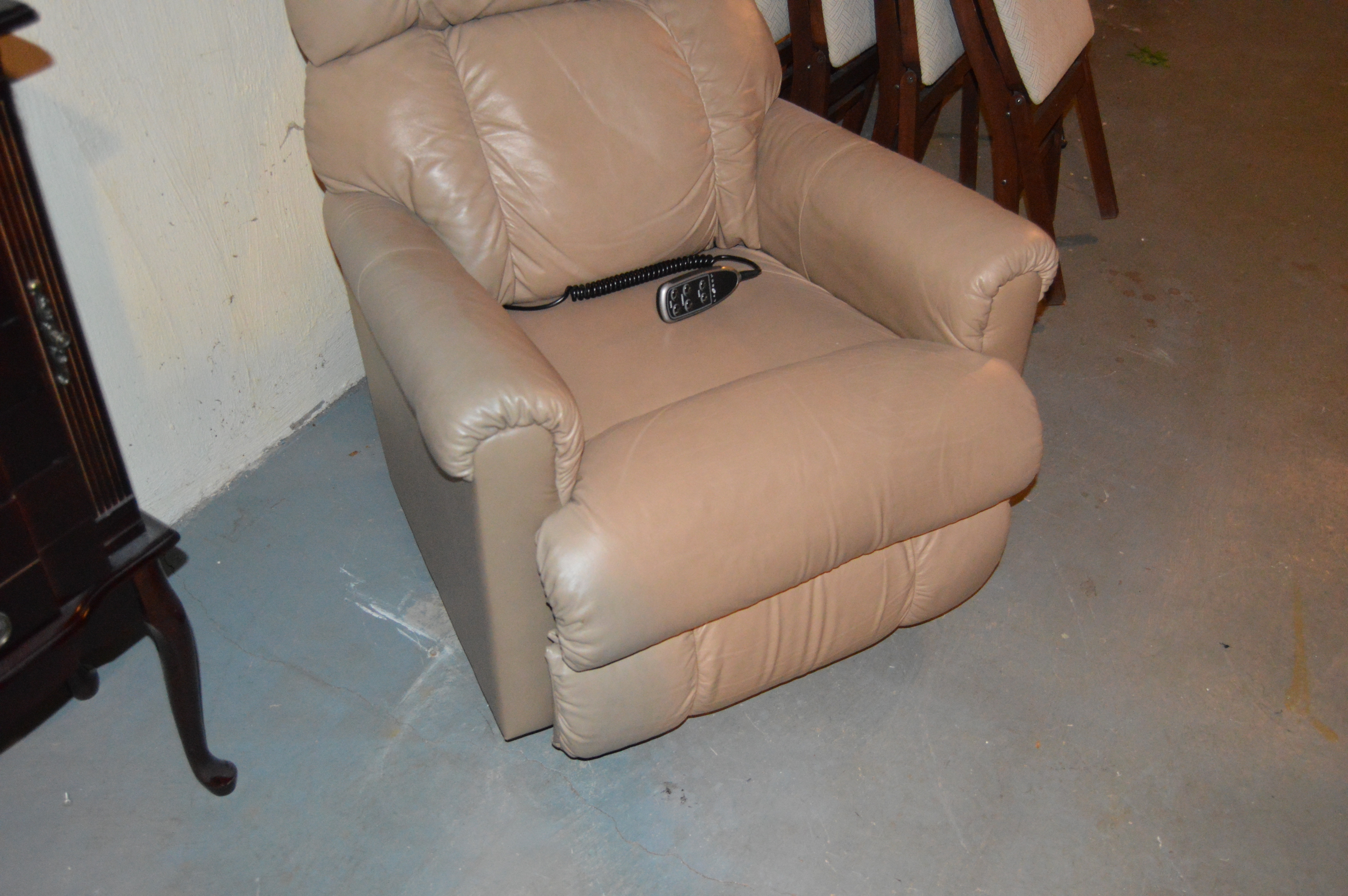Lazy Boy Leather Chair with Massage Controls EBTH