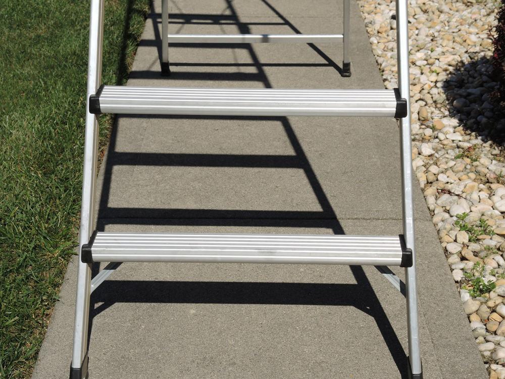 Cosco Aluminum 12 Foot Step Ladder EBTH