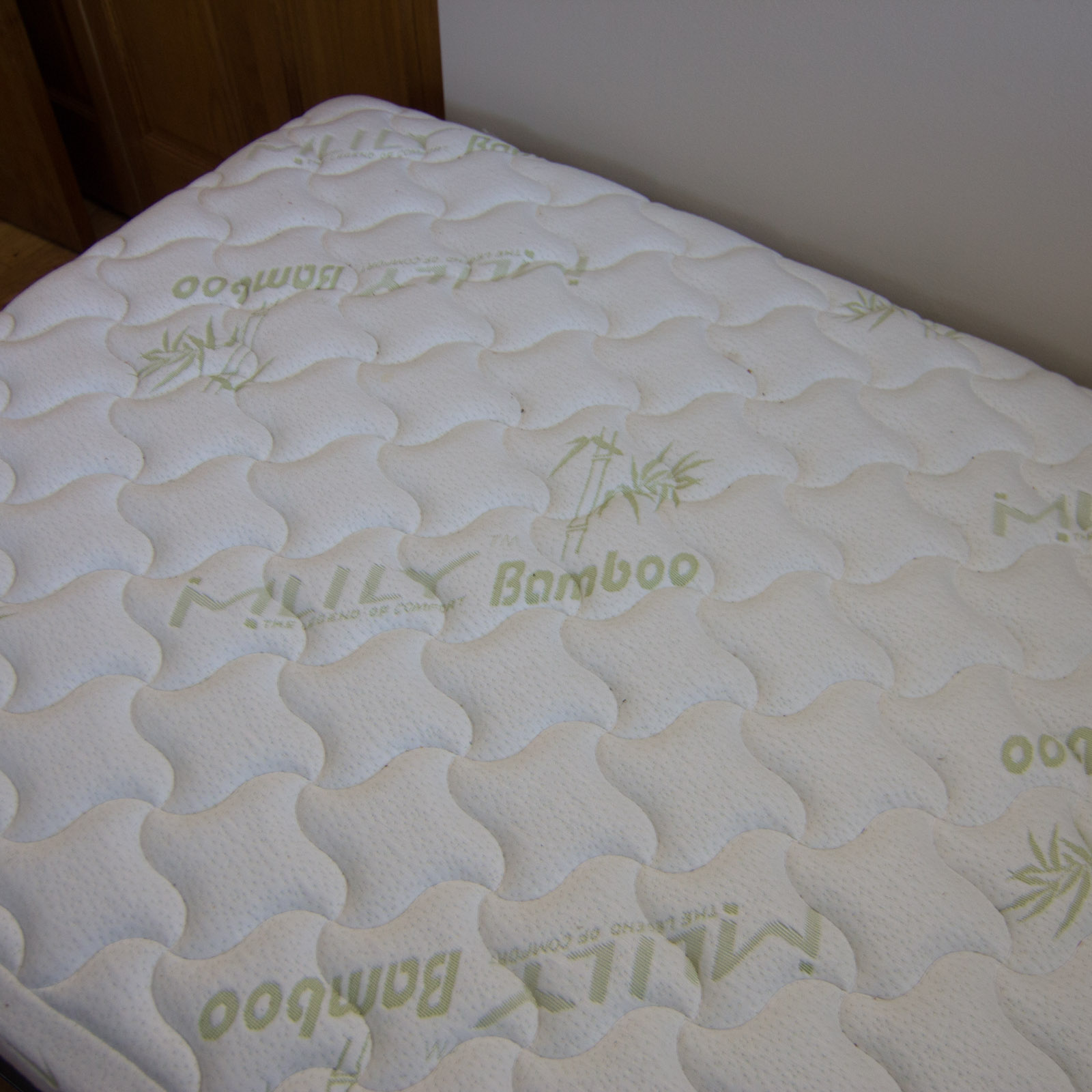 Bed Boss Twin Size Adjustable Bed Frame with Mlily Mattress EBTH